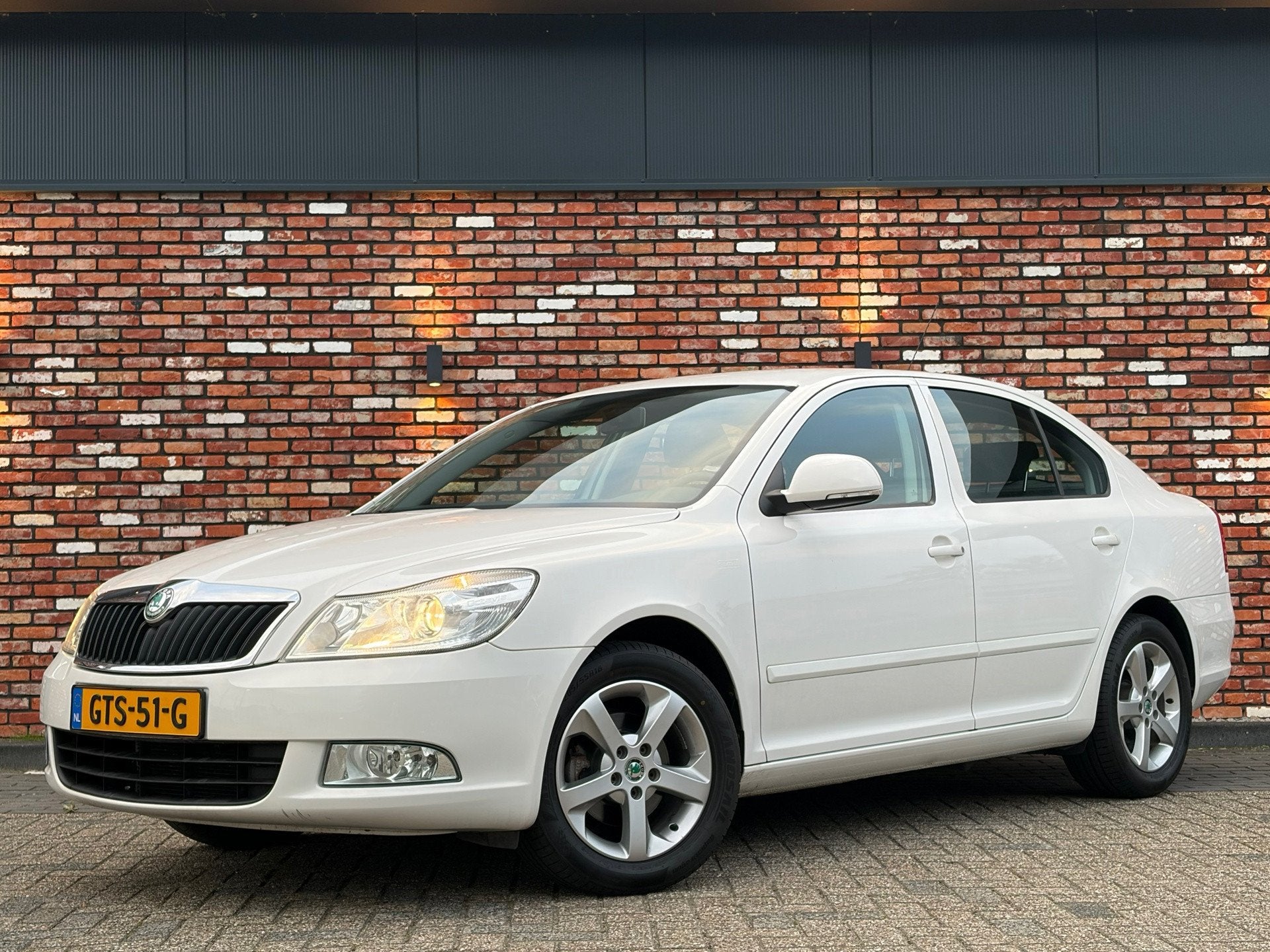 Skoda OCTAVIA 1.2 TSI Ambition Trekhaak Cruise Stoelverw Pdc, Voorwielaandrijving, Stof, Gebruikt, Zwart