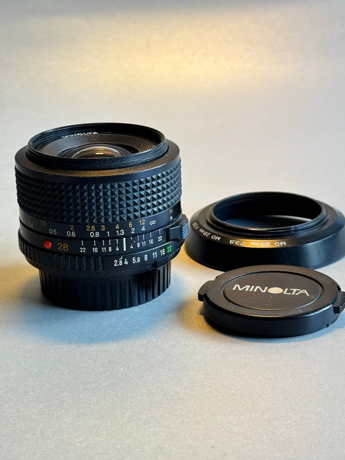 Minolta MD 28mm F2.8 lens - Zo goed als nieuw, Lensdoppen, Minolta, Groothoeklens, Ophalen of Verzenden