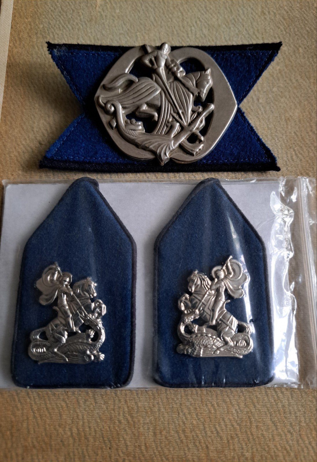 43 Zelfstandig verkennigs eskadron Baret en emblemen, Ophalen of Verzenden, Landmacht, Nederland, Embleem of Badge