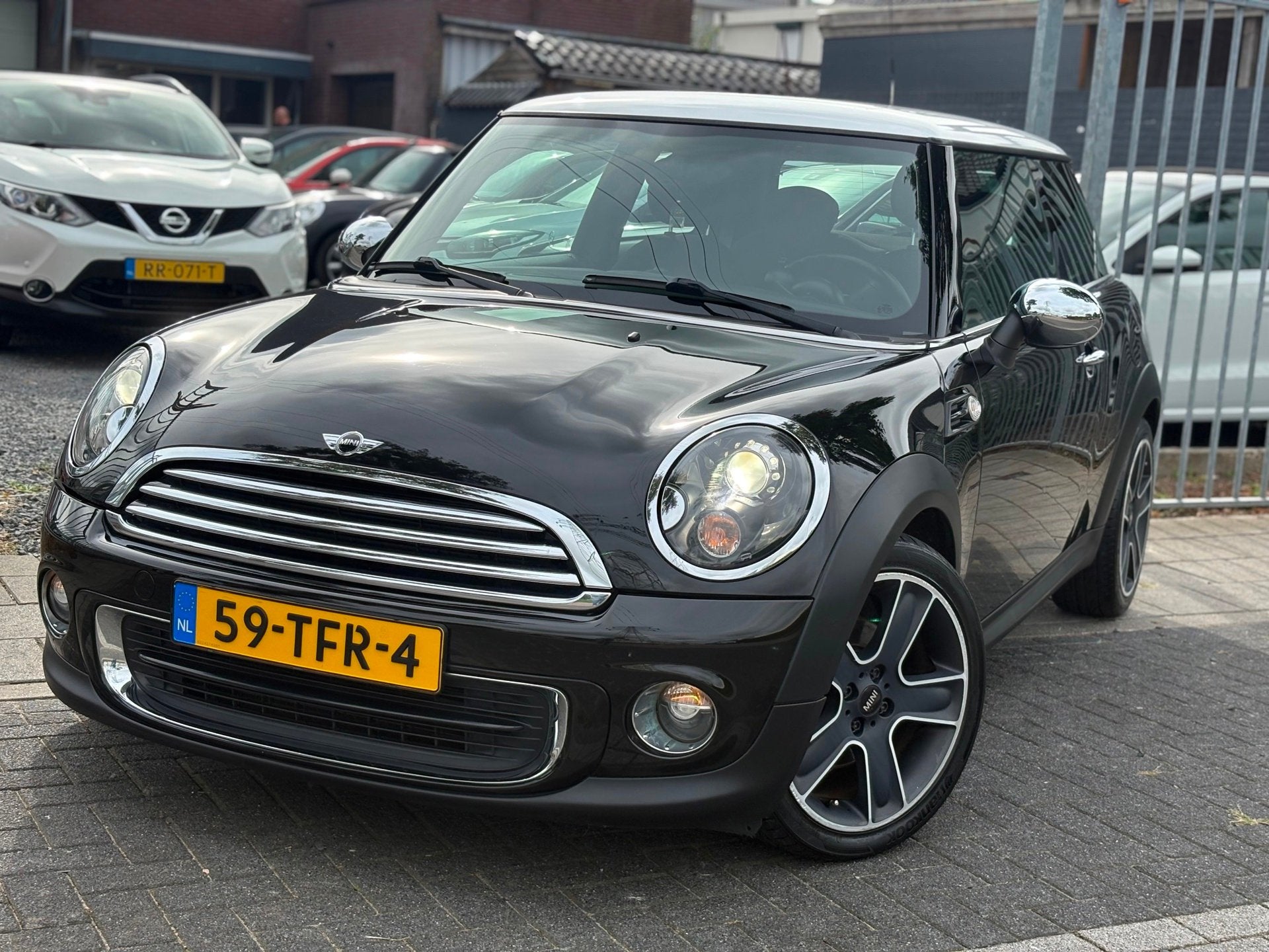 Mini 3-Deurs 1.6 One Red Hot | Xenon | 17” LMV | Airco |, Voorwielaandrijving, Euro 5, Stof, Zwart