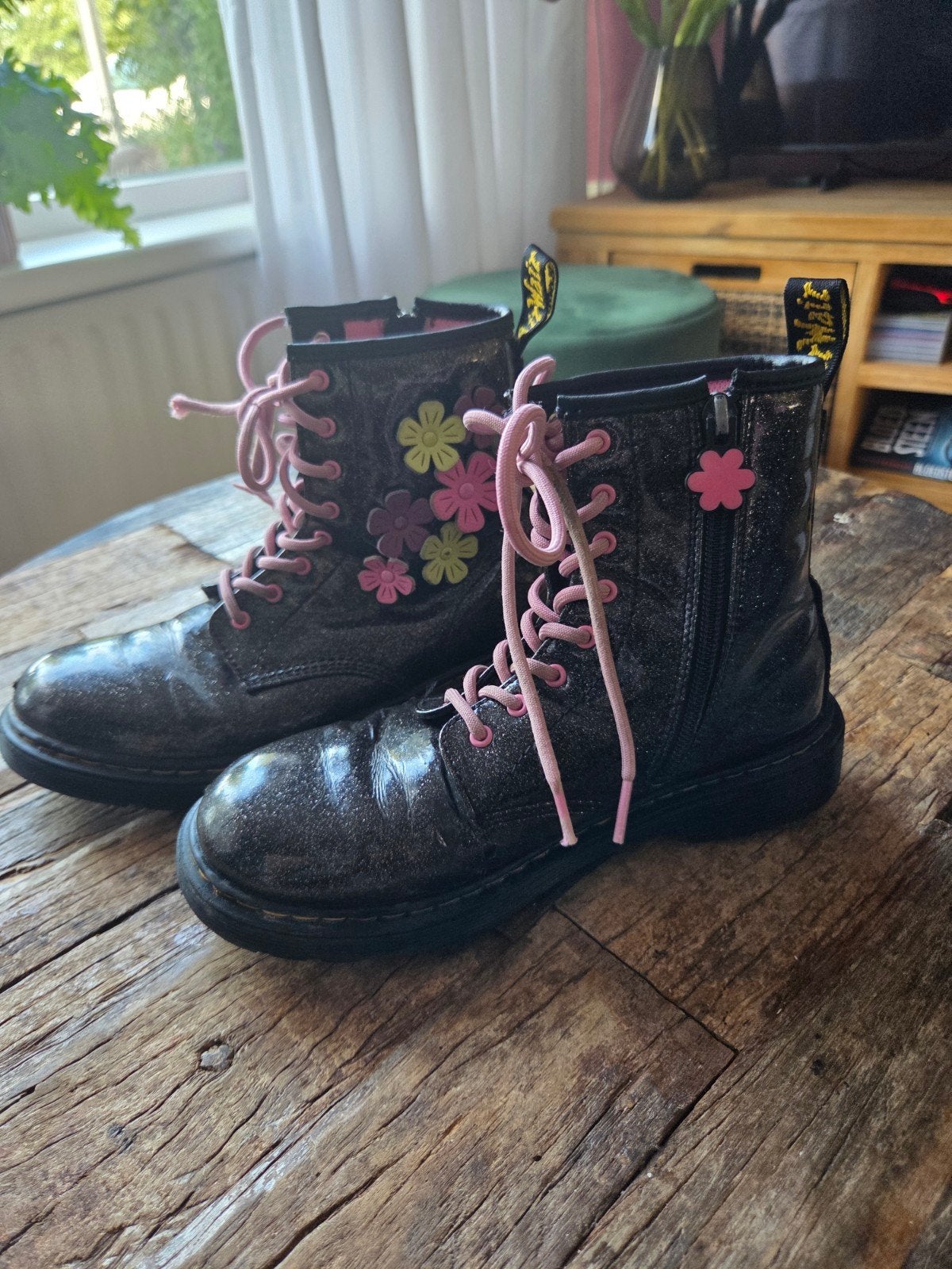 Dr. Martens laarzen maat 37 met bloemetjes en glitters, Ophalen of Verzenden, Meisje