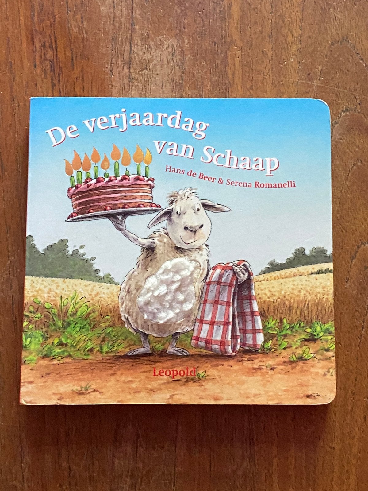 De verjaardag van Schaap - Hans de Beer - karton/voelboekje, 3 tot 4 jaar, Hans de Beer, Ophalen of Verzenden, Zo goed als nieuw