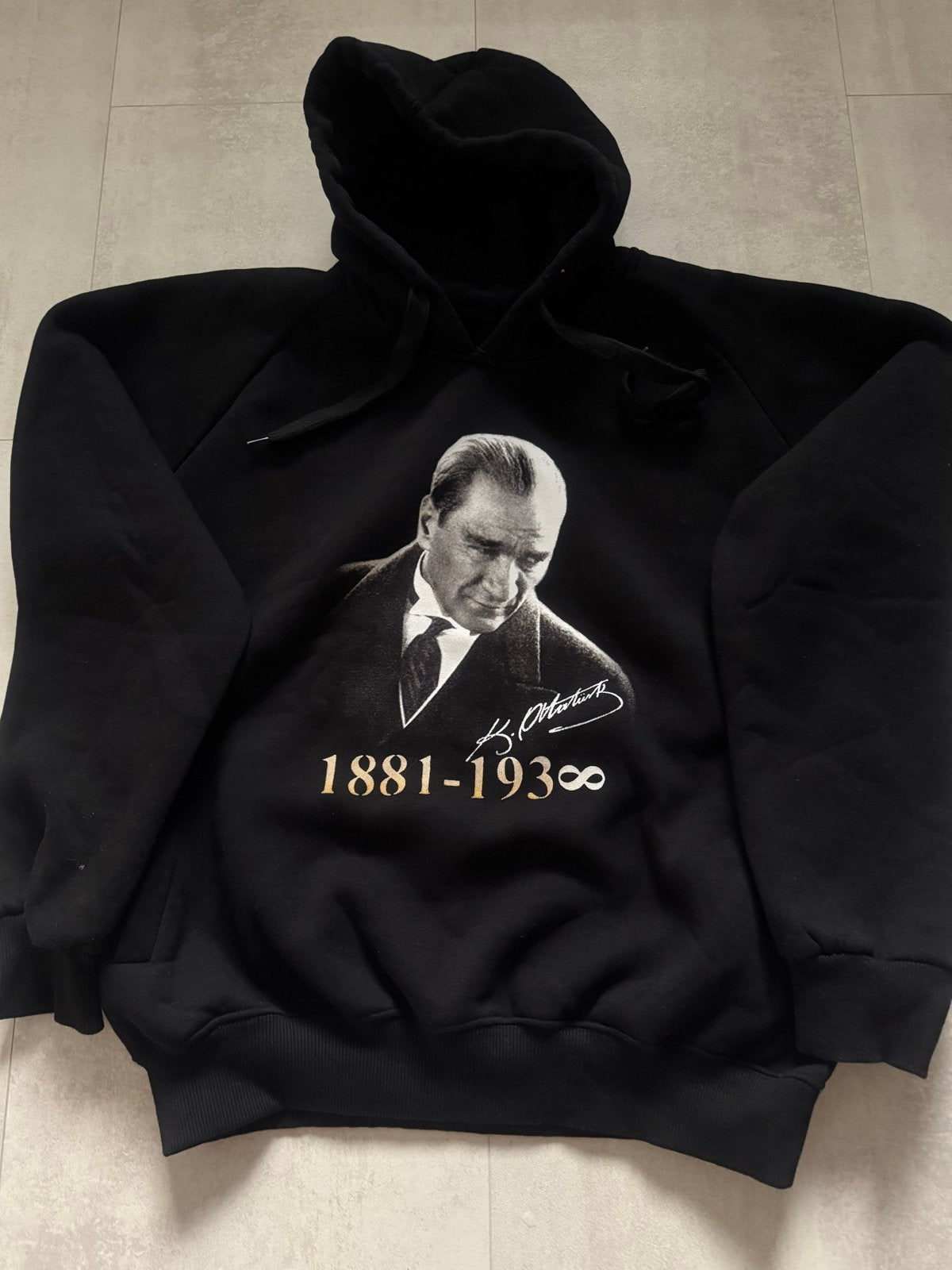 Zwarte hoodie met Atatürk print -, Ophalen of Verzenden, Zo goed als nieuw, Maat 48/50 (M), Zwart