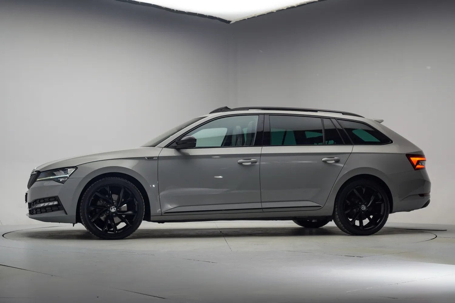 Skoda Superb COMBI 1.4 TSI iV PHEV Sportline Aut. [ Panorama, Auto's, Automaat, Gebruikt, 4 cilinders, Adaptive Cruise Control