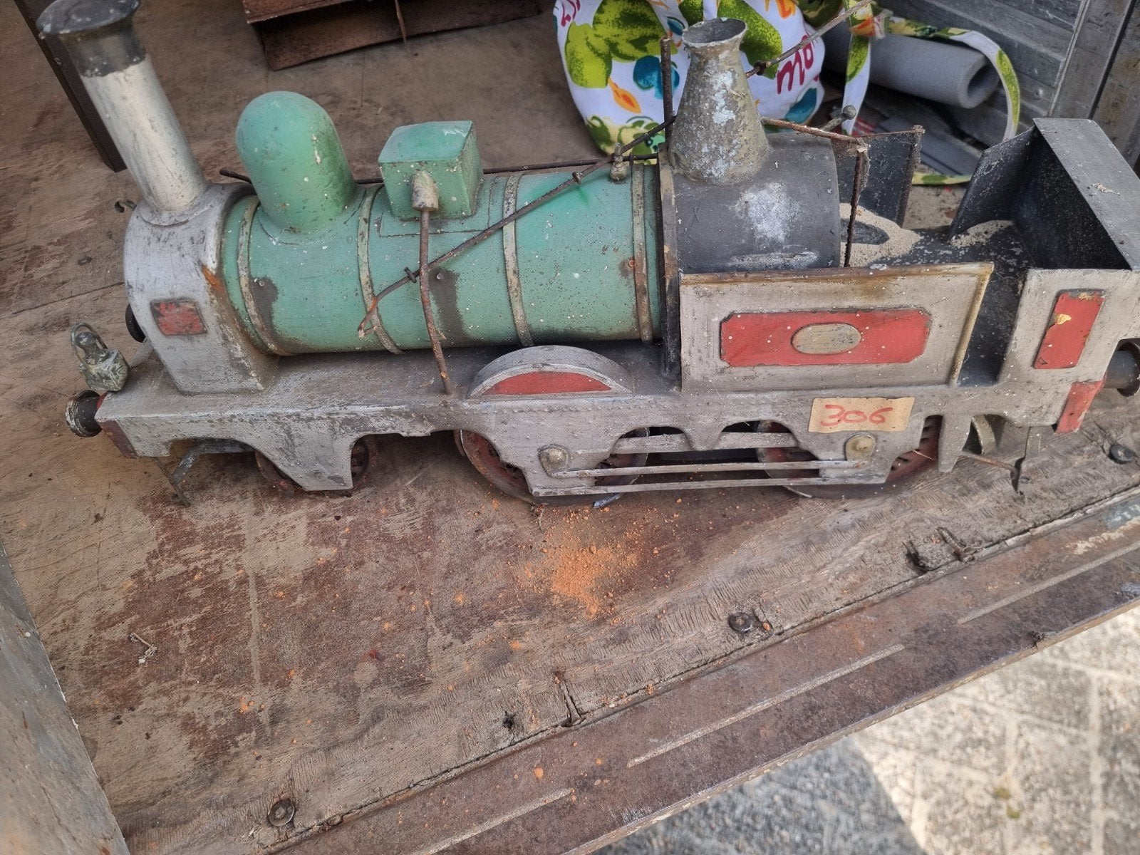 Uithangbord het Locomotiefke, Ophalen, Minder dan 700 watt, Werkbankslijpmachine