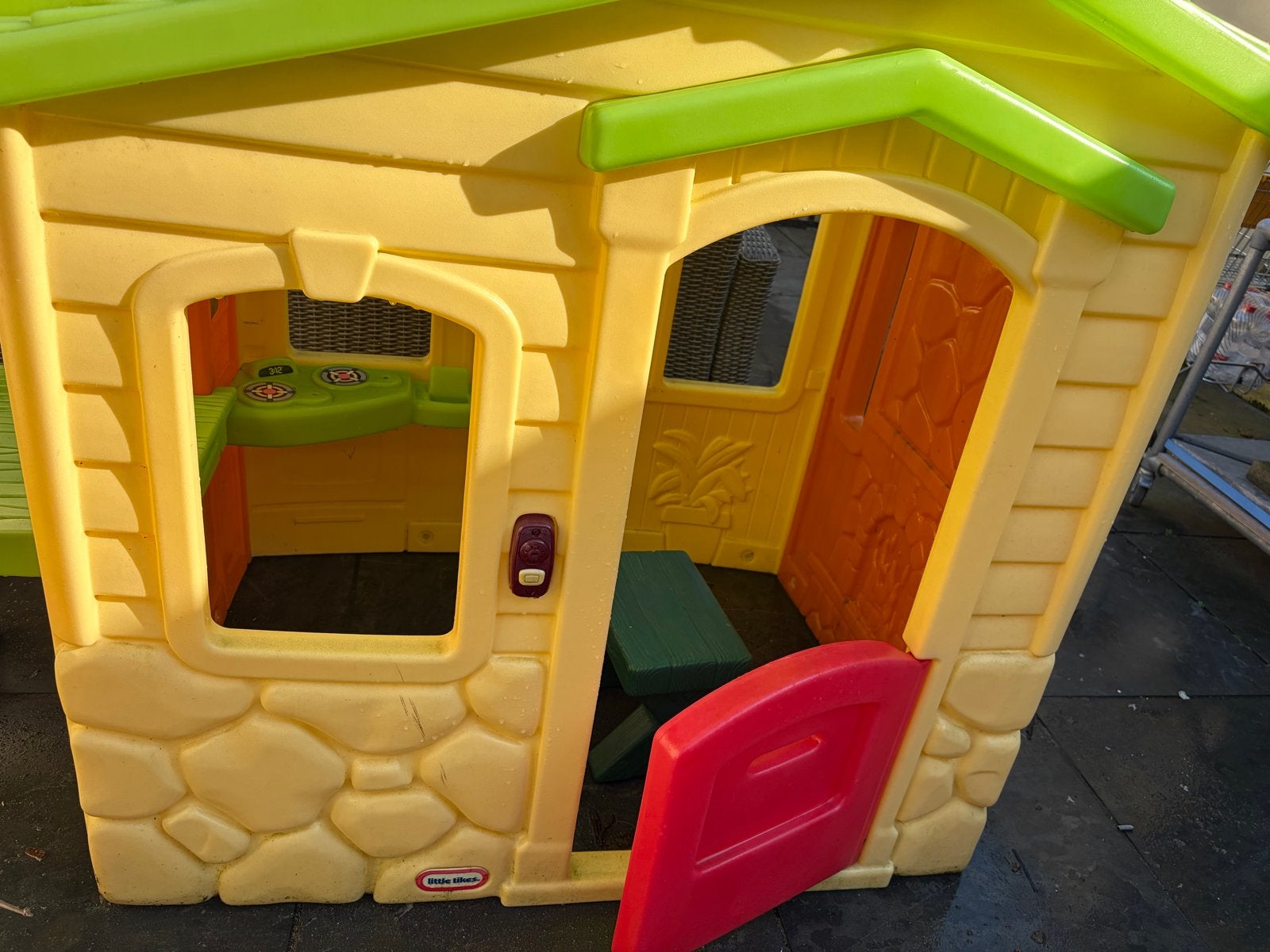 Little Tikes Speelhuis Picknick met twee krukjes, Ophalen, Zo goed als nieuw, Kunststof