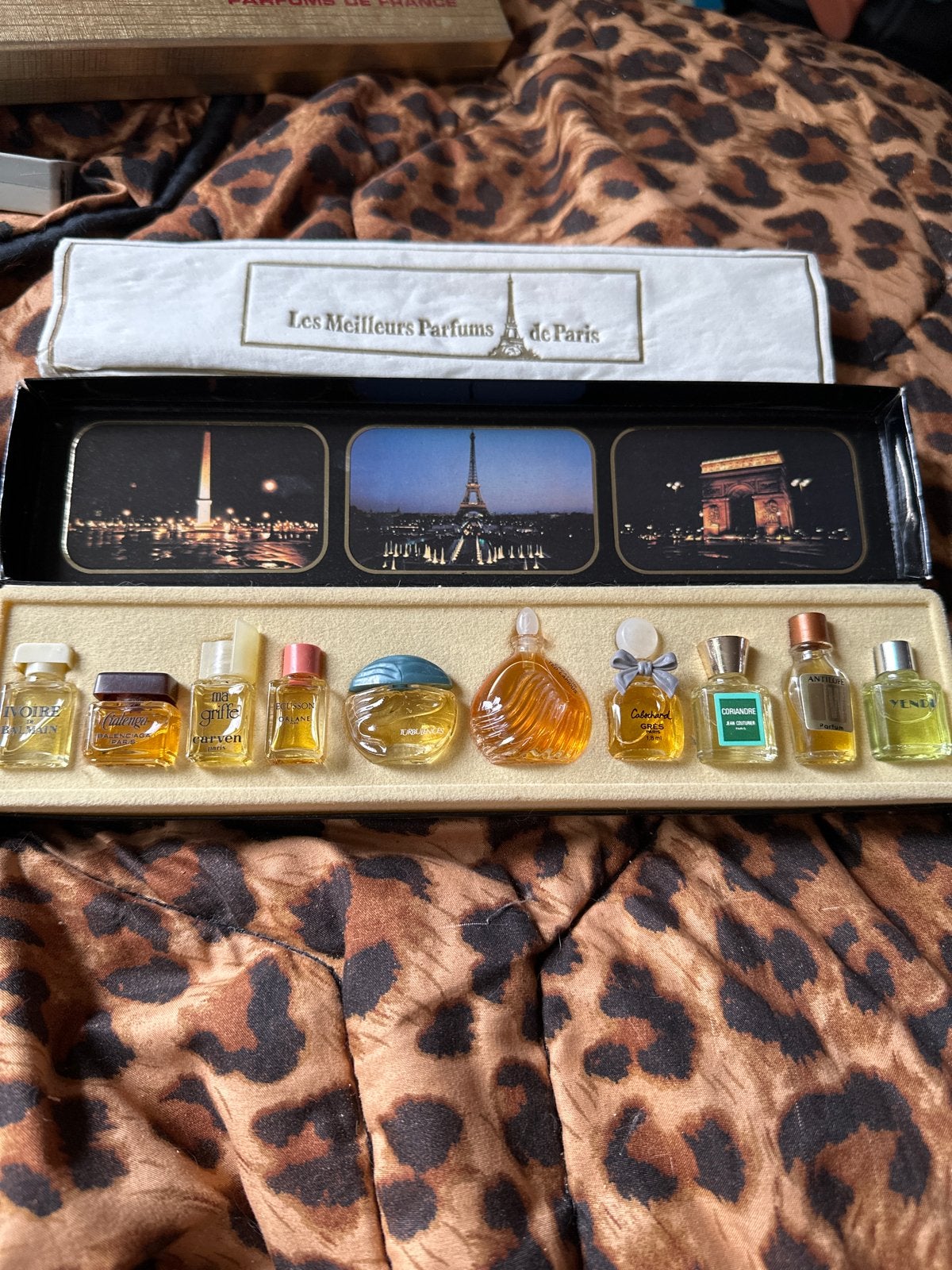 Vintage parfum miniaturen set "Les Meilleurs Parfums de Pari, Ophalen, Zo goed als nieuw