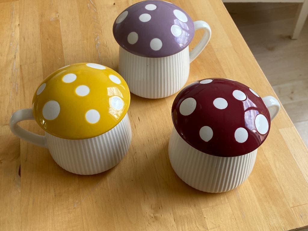 3 Paddenstoelen Bekers met deksel rood geel paars zgan!, Huis en Inrichting, Keuken | Servies, Ophalen of Verzenden, Zo goed als nieuw