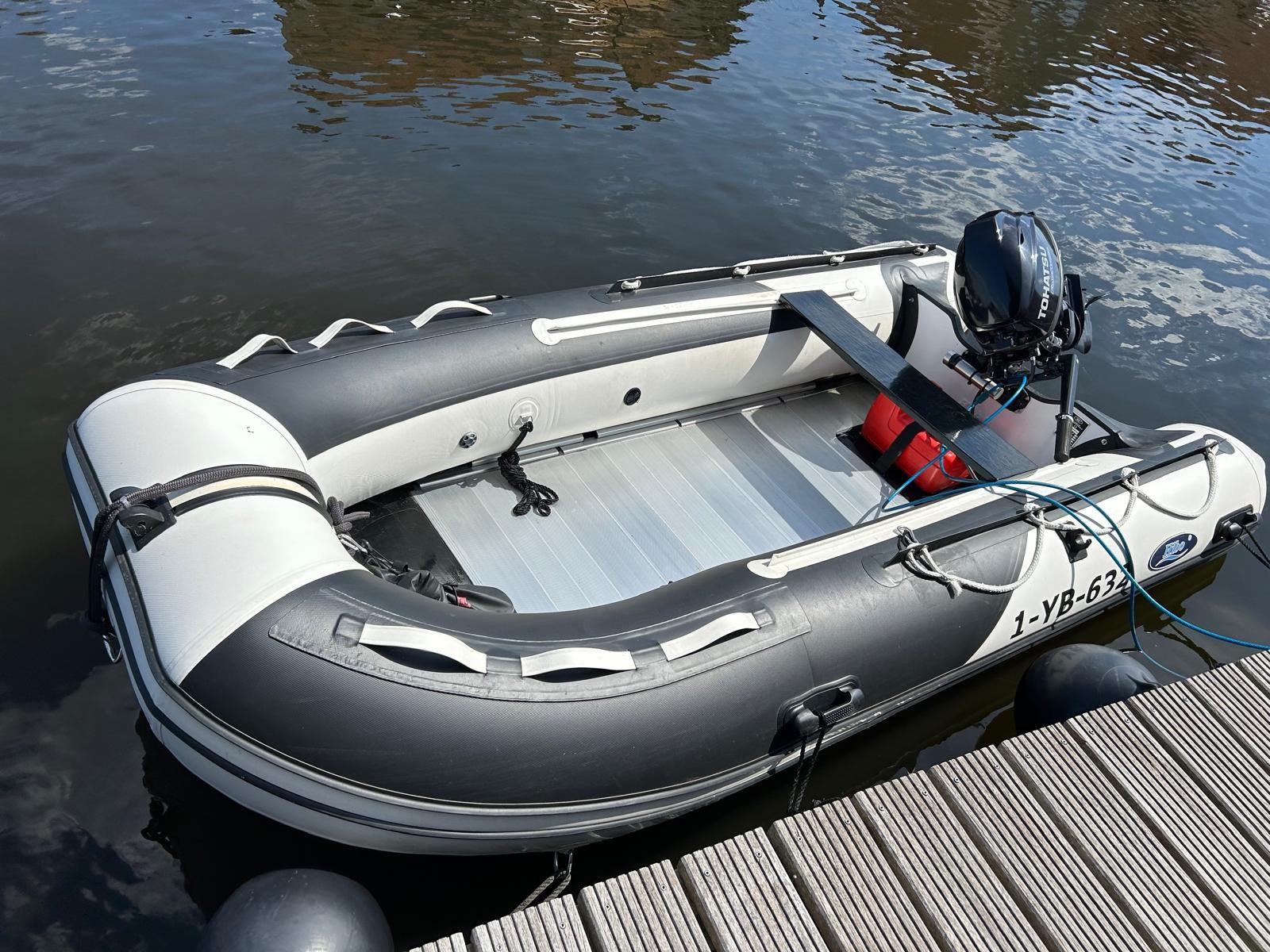 Rubberboot merk Hibo met Tohatsu buitenboordmotor, Ophalen, Aluminium, Gebruikt, Afdekzeil