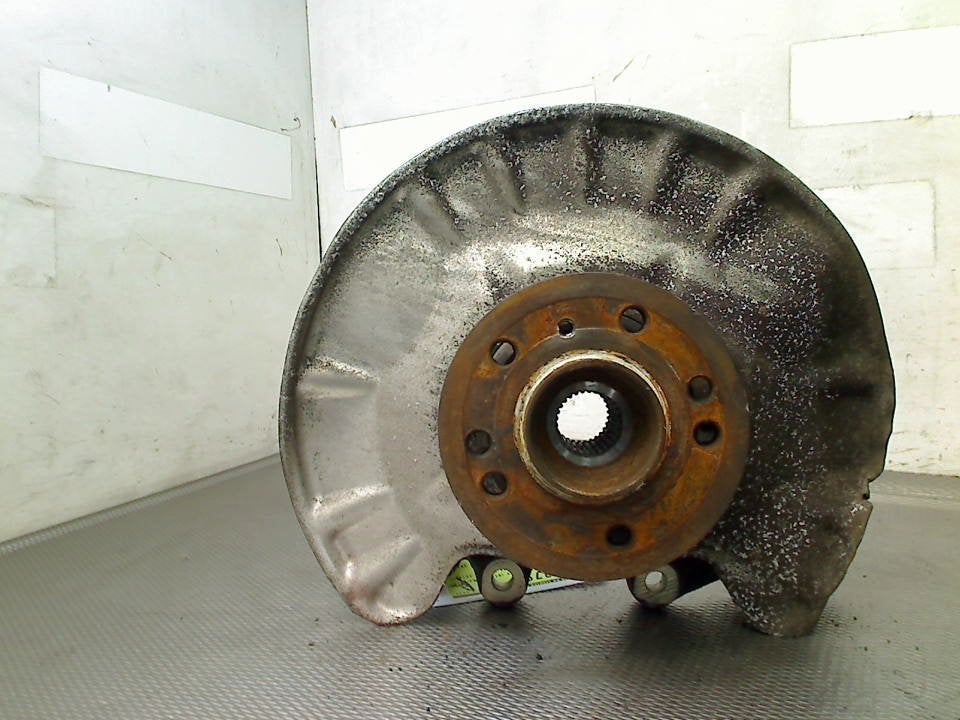 Fusee Links Achter Mercedes-Benz ML III (166) 2012, Gebruikt, Mercedes-Benz AG, Mercedes-Benz, Mercedesstraße 120, Stuttgart 70372, , Duitsland