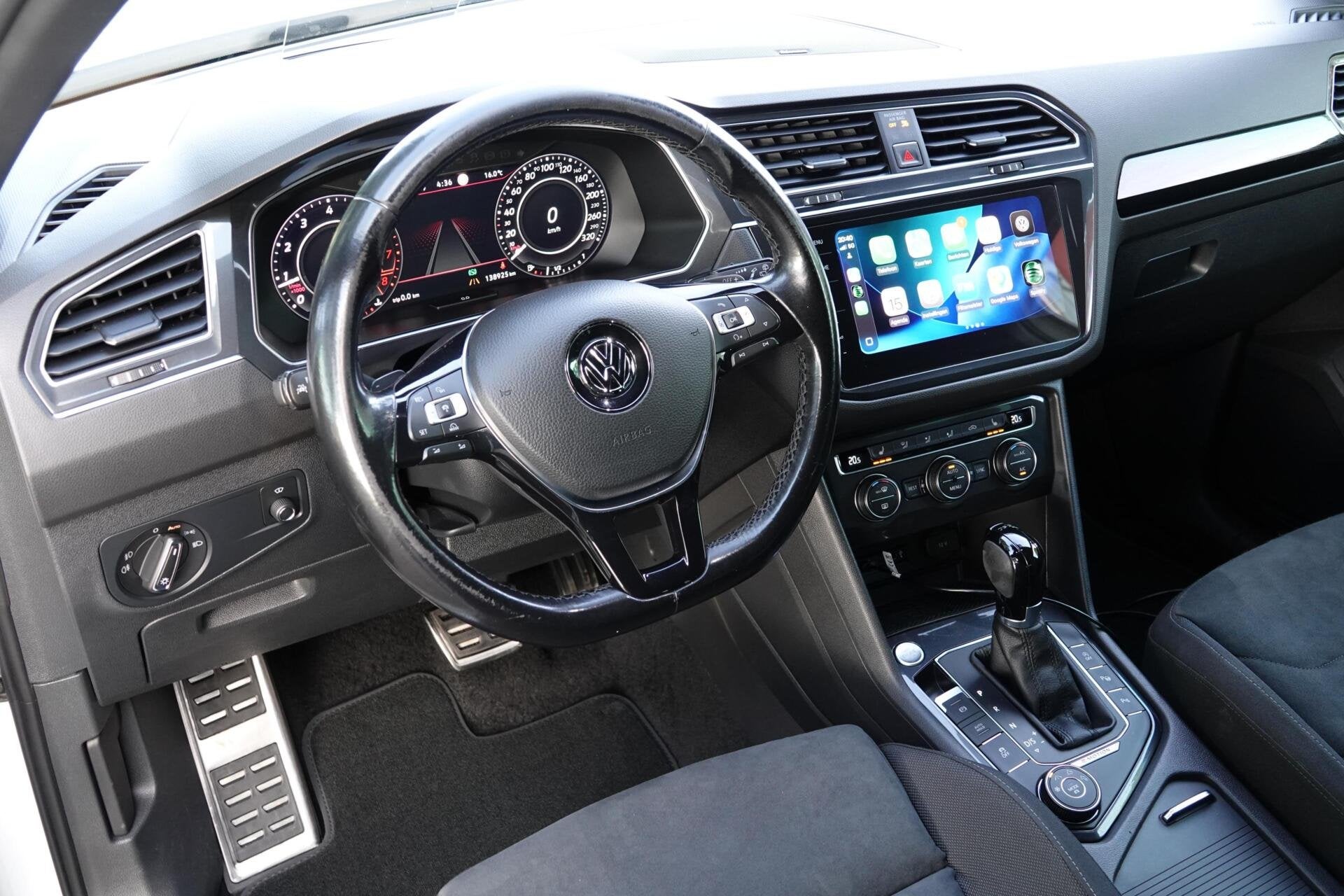 Volkswagen Tiguan 1.4 TSI 4Motion R-line PANO TREKHAAK, Auto's, Automaat, 15 km/l, Gebruikt, Euro 6