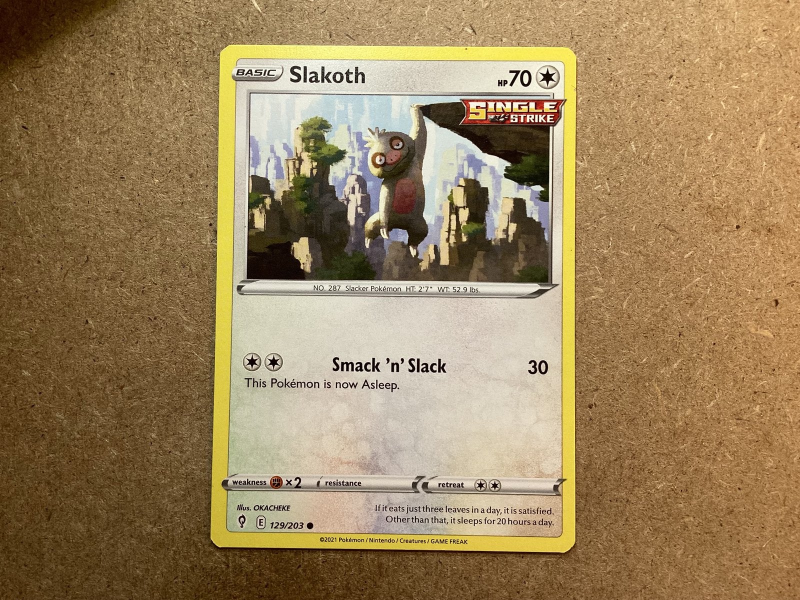 1x Slakoth [EVS 129/203] (Near Mint), Ophalen of Verzenden, Zo goed als nieuw, Losse kaart