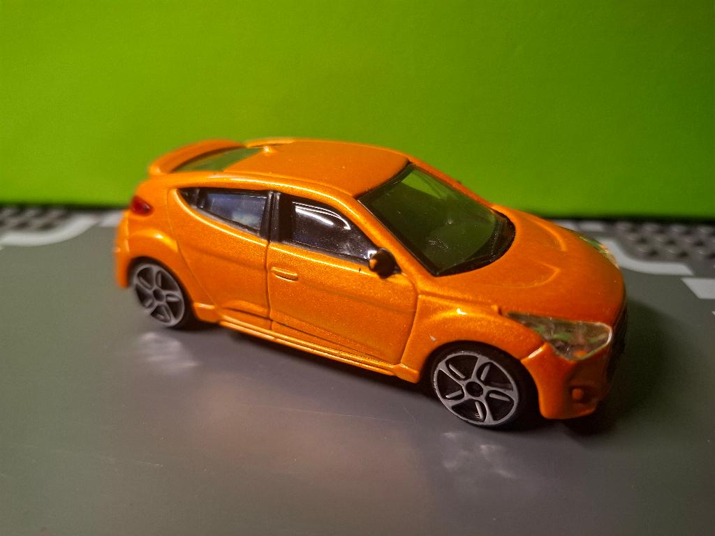 Bburago - Hyundai Veloster [oranje] 1/43, Hobby en Vrije tijd, Modelauto's | 1:43, Ophalen of Verzenden, Gebruikt, Auto, Overige merken