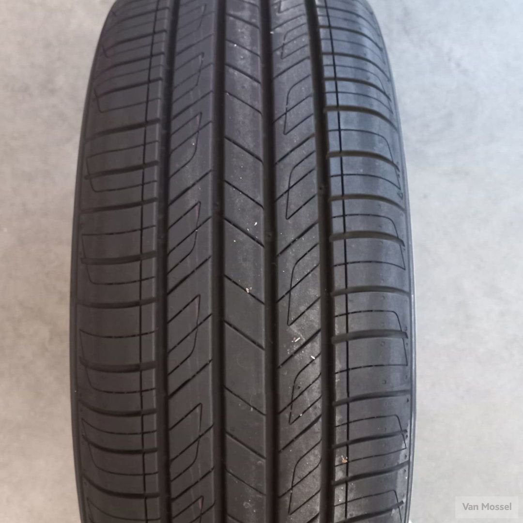 Kumho Solus HS63 195/55/R16 87H, Auto-onderdelen, Banden en Velgen, Gebruikt, -, Ophalen of Verzenden, Band(en)