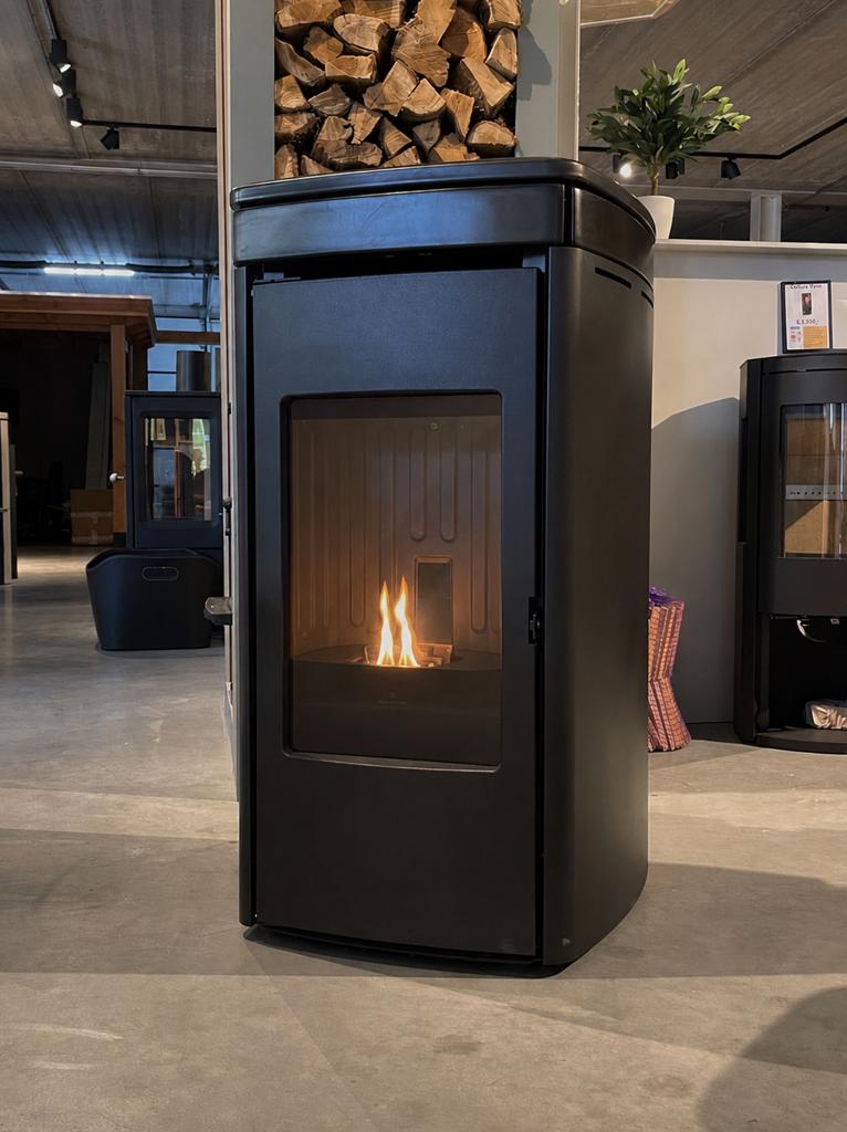 Gloednieuwe Edil Kamin Yana 7 Kw pelletkachel, Huis en Inrichting, Ophalen, Overige brandstoffen, Nieuw, Pelletkachel