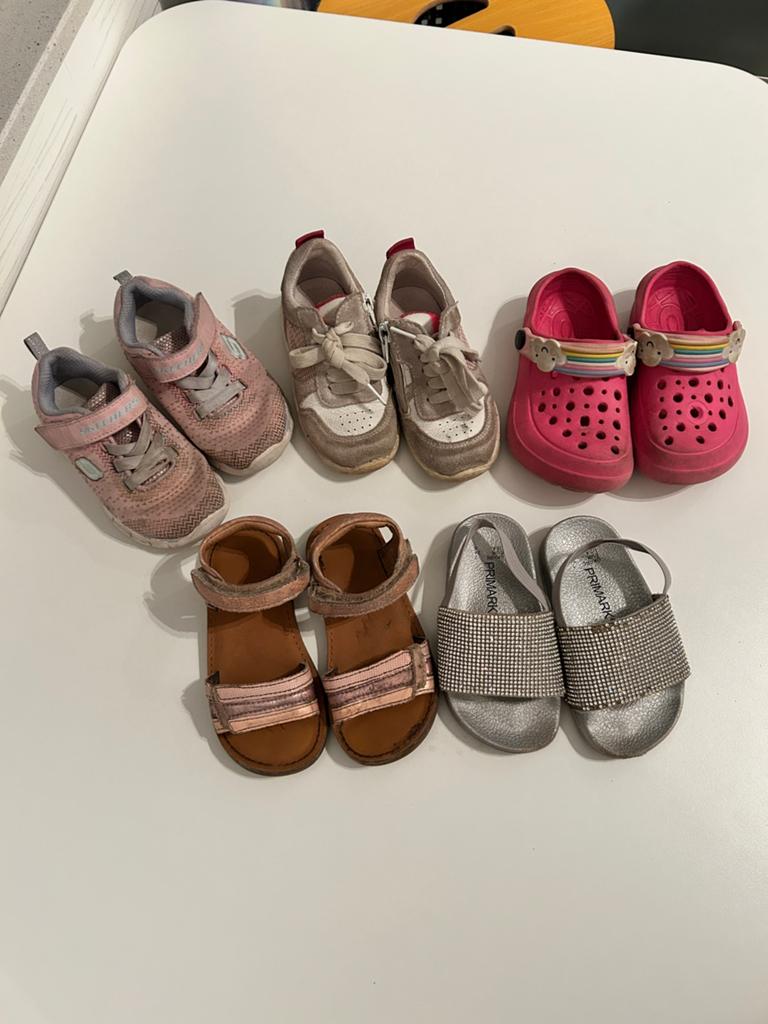 Zomer Maat 24. 2x Shoesme, 1x Skechers en 2x slippers, Kinderen en Baby's, Gebruikt, Meisje, Schoenen, Ophalen of Verzenden