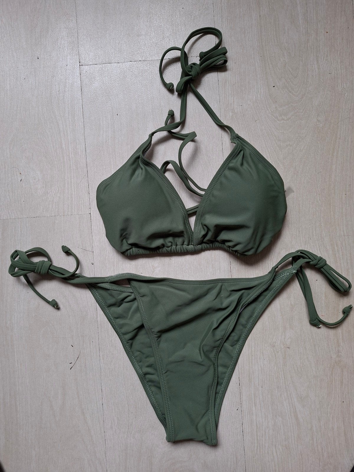 Nieuwe bikini set in olijfgroen - Maat M, Nieuw, Ophalen of Verzenden, Onbekend, Bikini