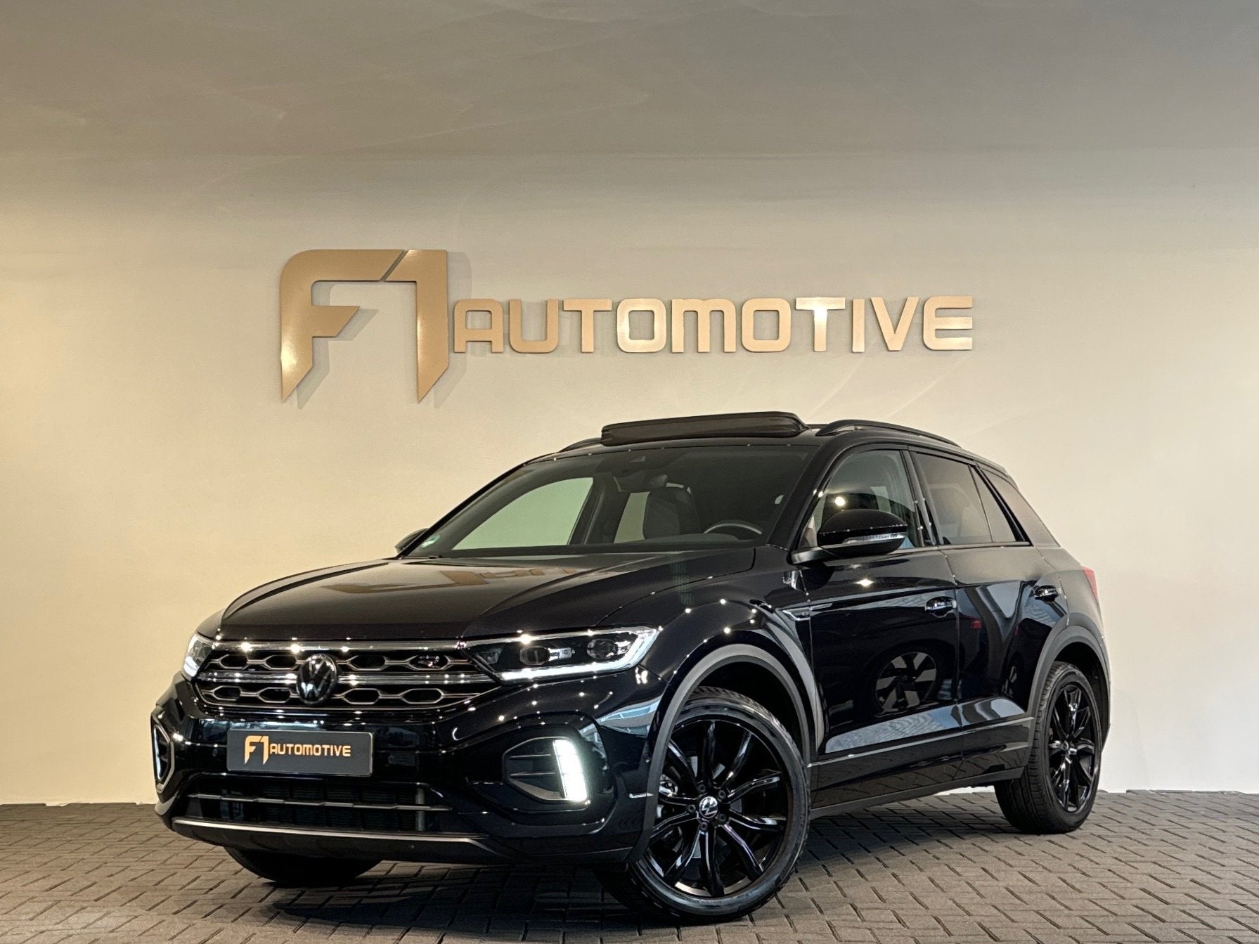 Volkswagen T-ROC 1.5 TSI R-Line Pano|IQ|Keyles|CarPlay|Sfeer, Auto's, Volkswagen, 4 cilinders, 150 pk, Zwart, Bedrijf