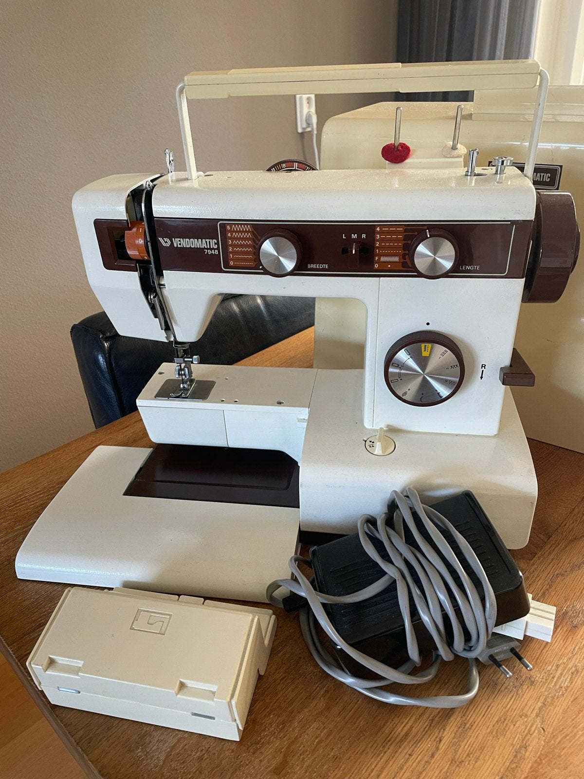 Vendomatic 7948 Naaimachine met accessoires, Ophalen of Verzenden, Gebruikt, Naaimachine, Overige merken