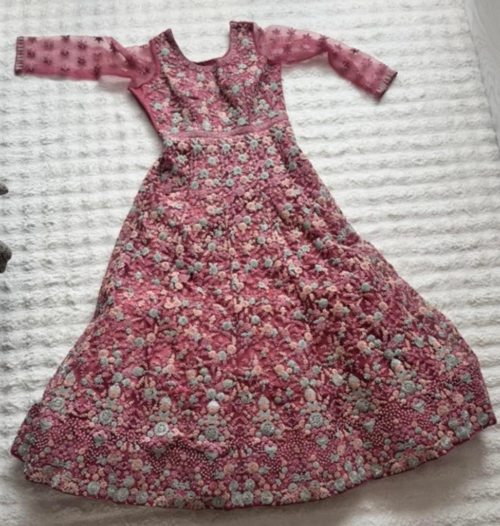 Roze Indiase Anarkali jurk met heavy cancan en dupatta - Maa, Ophalen of Verzenden, Zo goed als nieuw, Maat 42/44 (L), Roze