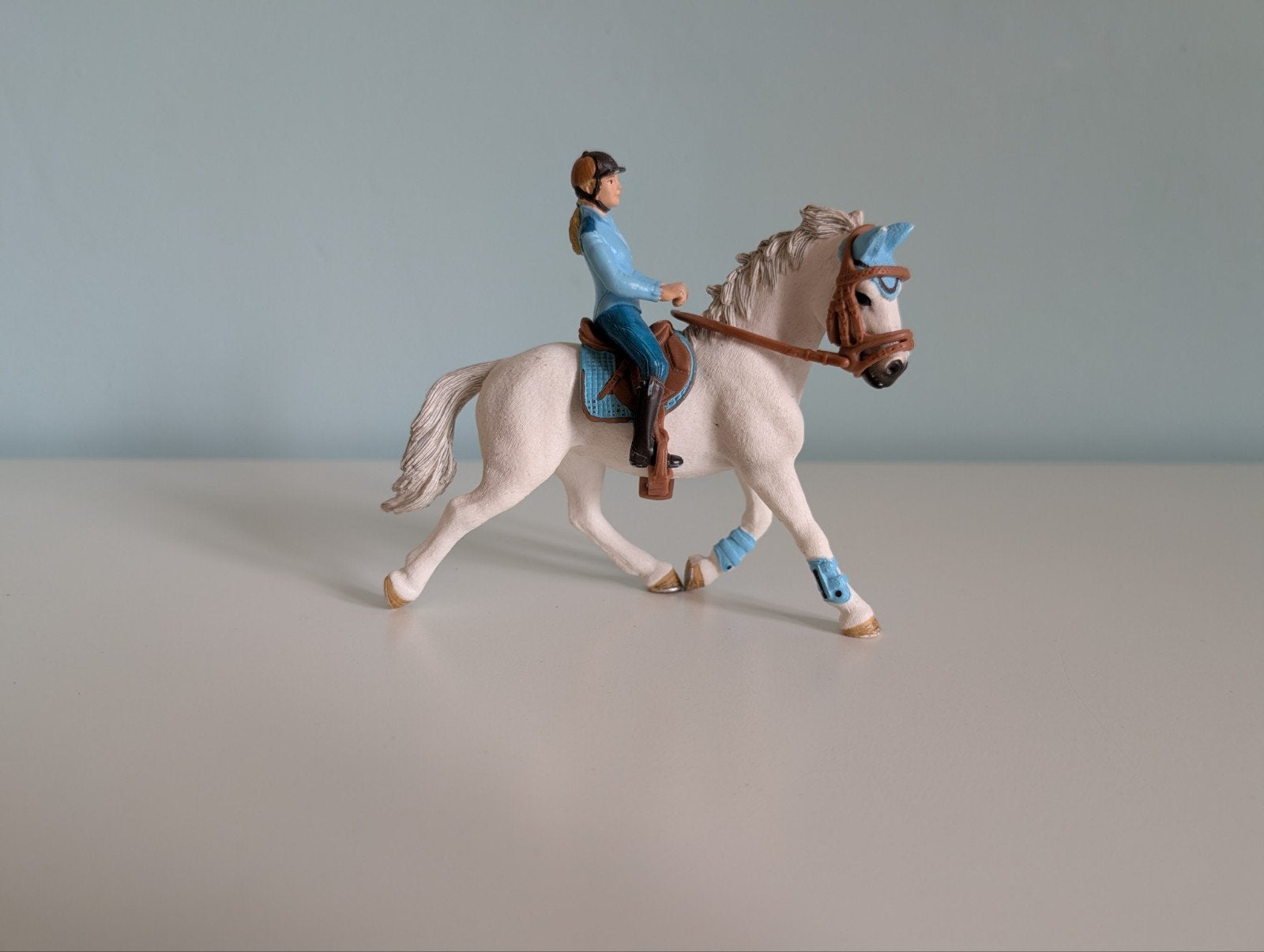 Schleich competitie ruiter 42111, Ophalen of Verzenden, Zo goed als nieuw, Paard, Beeldje of Figuurtje
