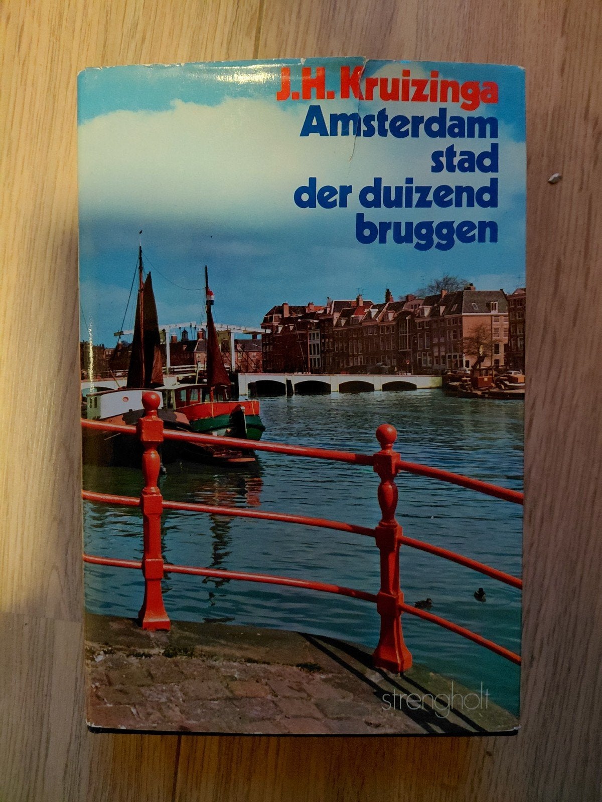Amsterdam stad der duizend bruggen - J.H. Kruizinga, J.H. Kruizinga, Europa, Ophalen of Verzenden, Reisgids of -boek