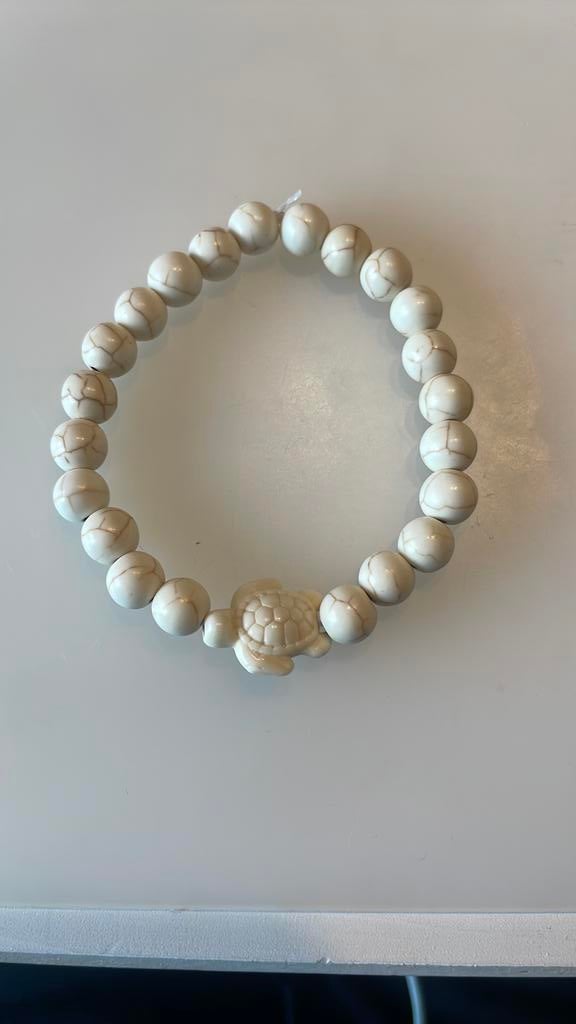 Witte armband schildpad., Sieraden, Tassen en Uiterlijk, Armbanden, Wit, Kunststof of Plastic, Nieuw, Ophalen of Verzenden