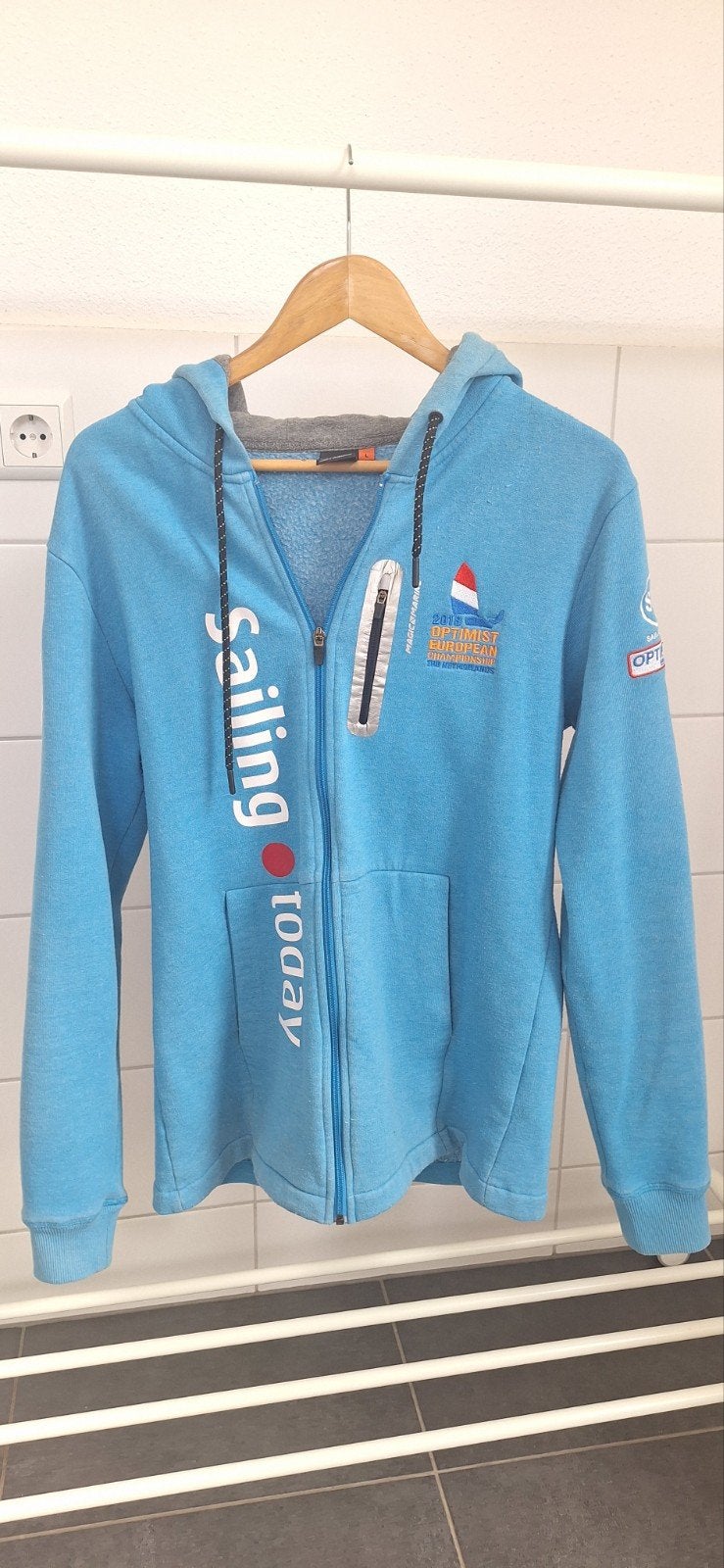 Blauwe hoodie met rits en opdruk - Maat M, Maat 38/40 (M), Blauw, Ophalen of Verzenden, Onbekend