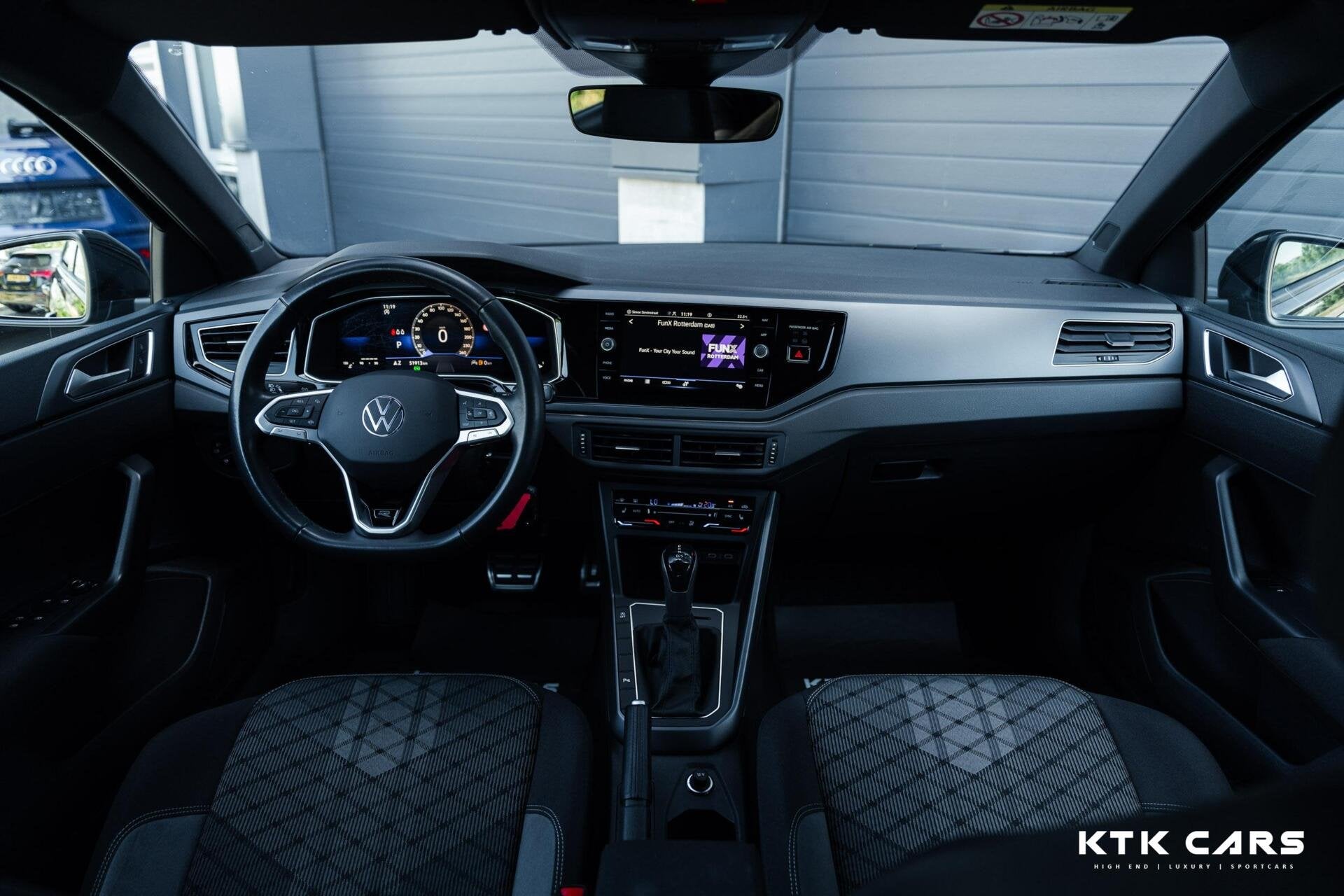 Volkswagen Polo 1.0 TSI R-Line|Carplay|Camera|IQLight|LineAs, Auto's, Dealer onderhouden, Gebruikt, 95 pk, 1104 kg