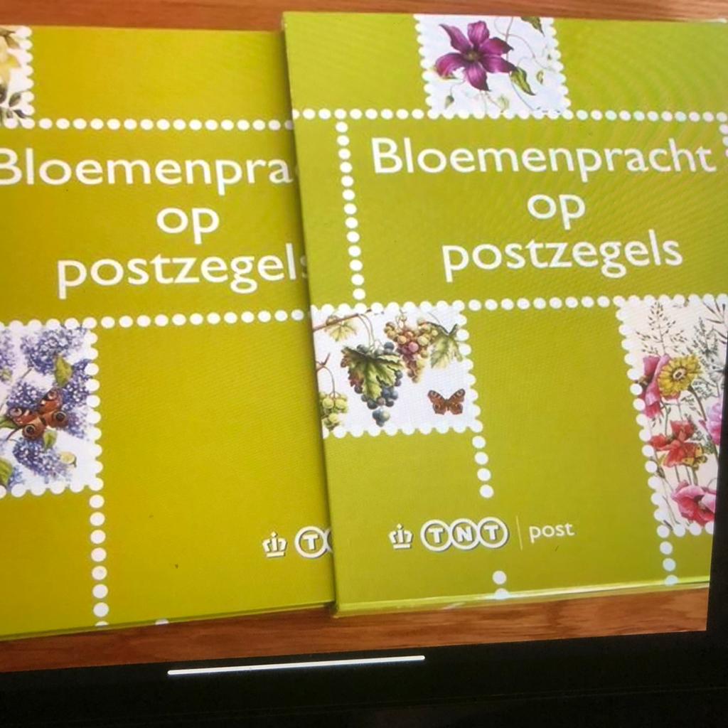 Voor de liefhebber!!4 Mooie lege. Mappen in cassette bloemen, Postzegels en Munten, Postzegels | Toebehoren, Verzenden, Verzamelalbum
