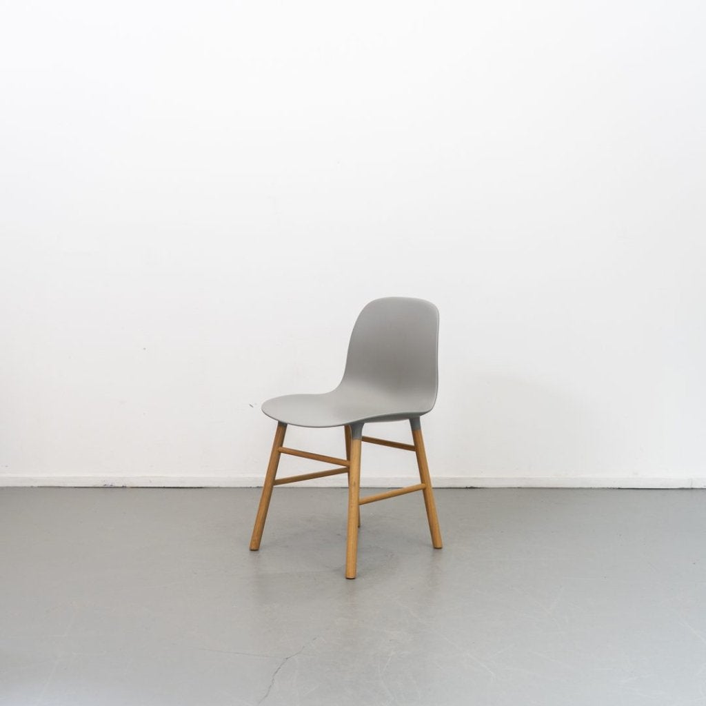 Normann Copenhagen Form Stoel Taupe Kunststof - Hout, Niet ingevuld, Zo goed als nieuw, Niet ingevuld, Niet ingevuld