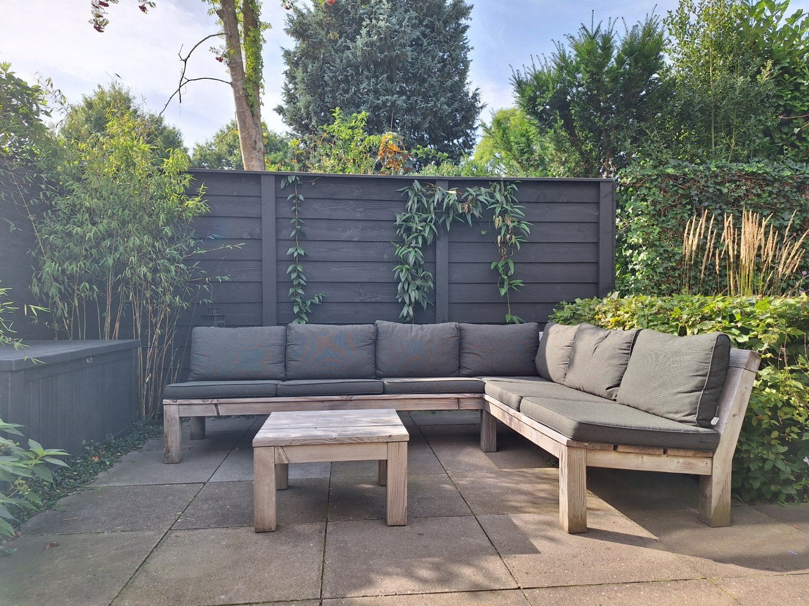 Lounge hoekbank Lono + hocker, hoes en Keter opbergbox, Tuin en Terras, Ophalen, 5 zitplaatsen, Gebruikt, Hocker