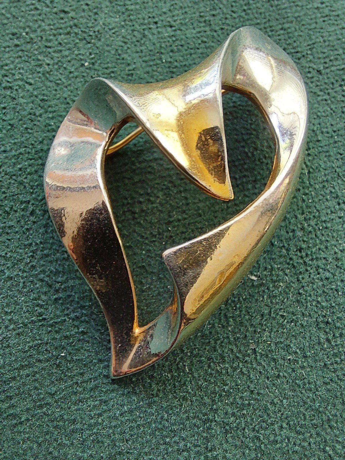 Vintage gestimuleerd Hartbroche ziver en goudkleurig, Ophalen of Verzenden, Zo goed als nieuw, Goud, Overige materialen