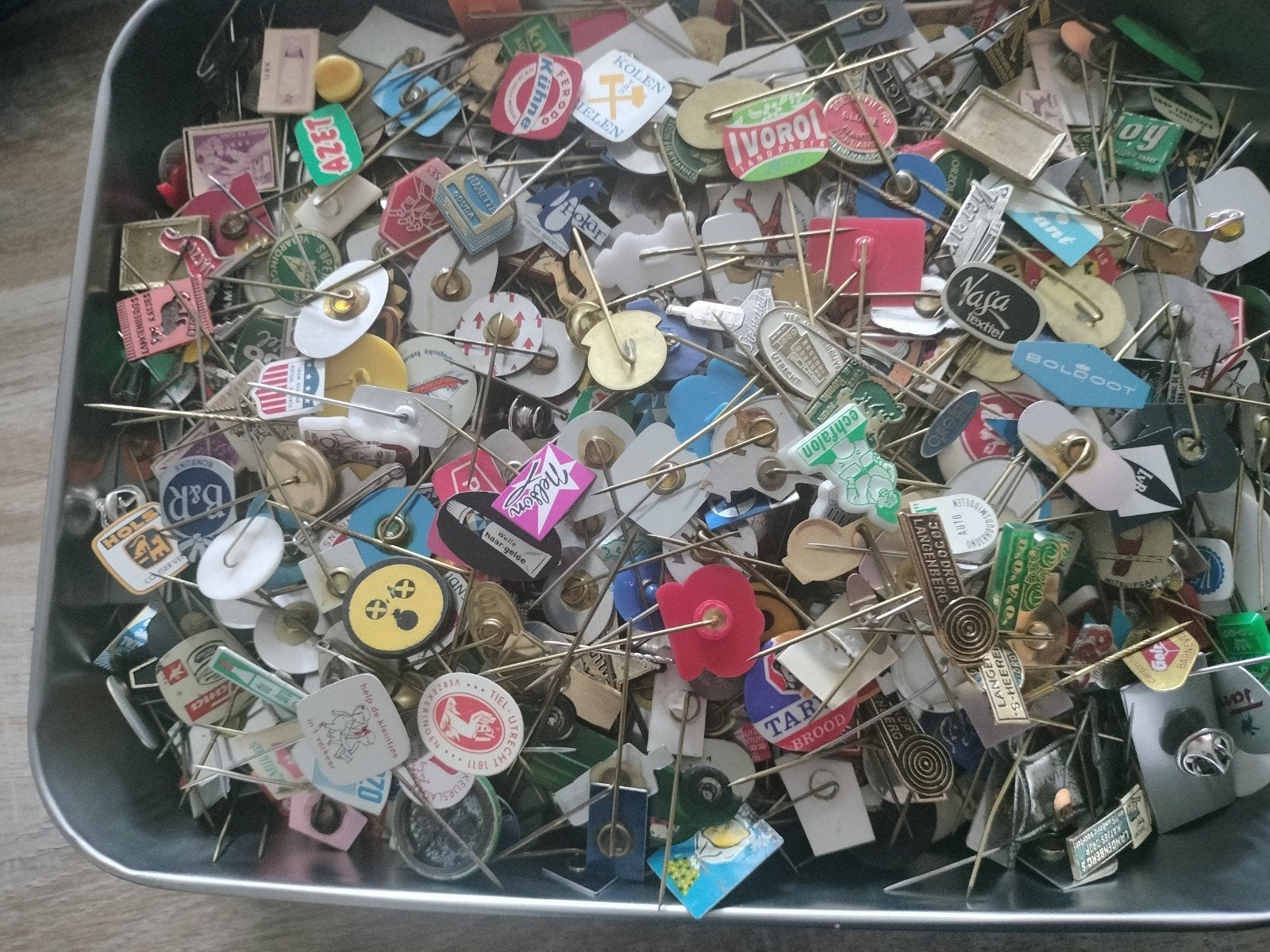 Grote verzameling vintage speldjes en pins, Verzamelen, Ophalen of Verzenden, Gebruikt, Overige onderwerpen, Speldje of Pin