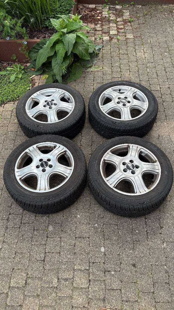 Fiat 500L winterbanden op Oxxo lichtmetalen velgen, Ophalen, Gebruikt, 16 inch, Banden en Velgen