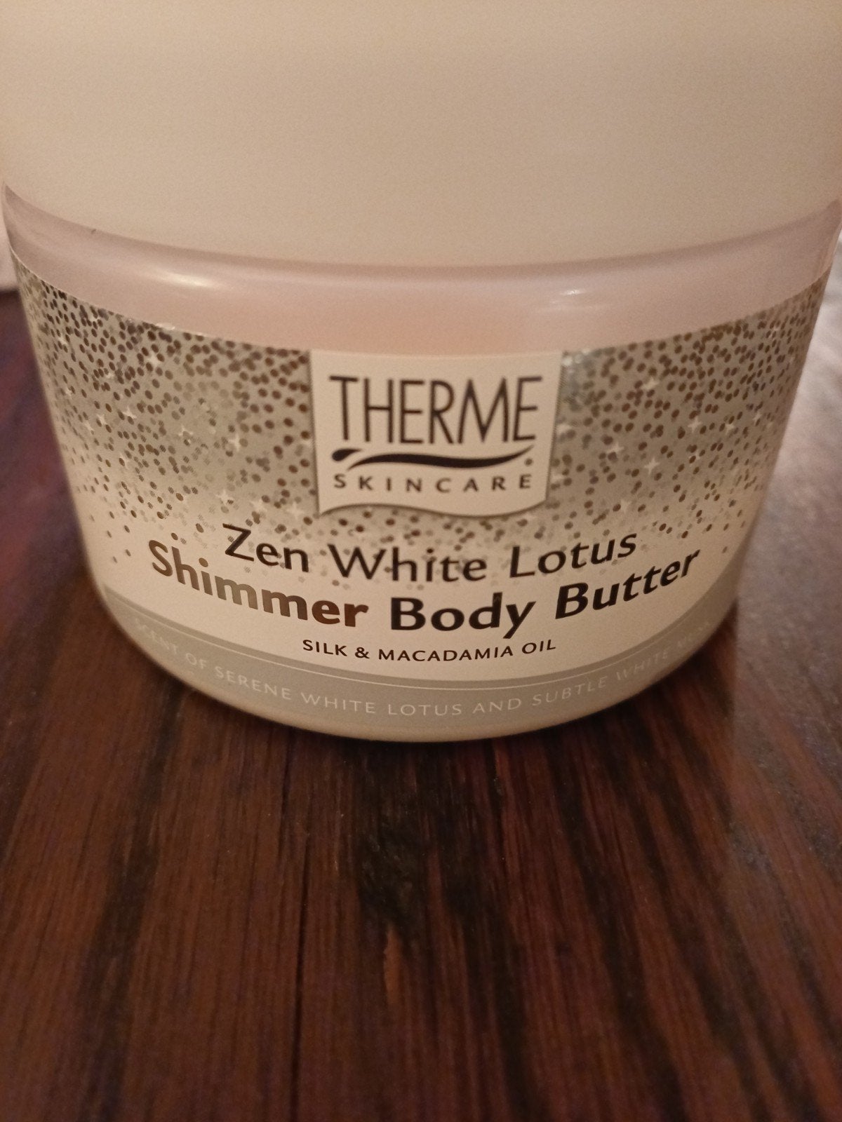 Therme Zen White Lotus Shimmer Body Butter Nieuw, Ophalen of Verzenden, Nieuw, Bodylotion, Crème of Olie
