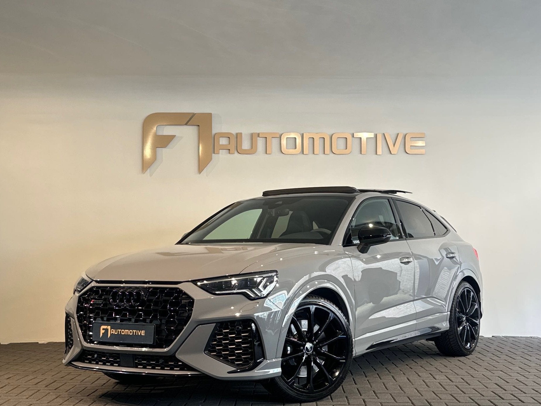 Audi RSQ3 Sportback 2.5 TFSI Pano|Memory|Sonos|RS Seat|Trekh, Automaat, Gebruikt, 1675 kg, Bedrijf