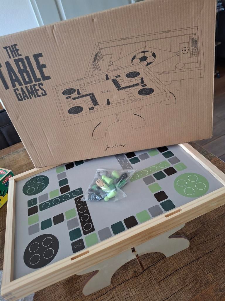 2in 1  tafel spellen mens erger je niet-voetbal, Ophalen of Verzenden