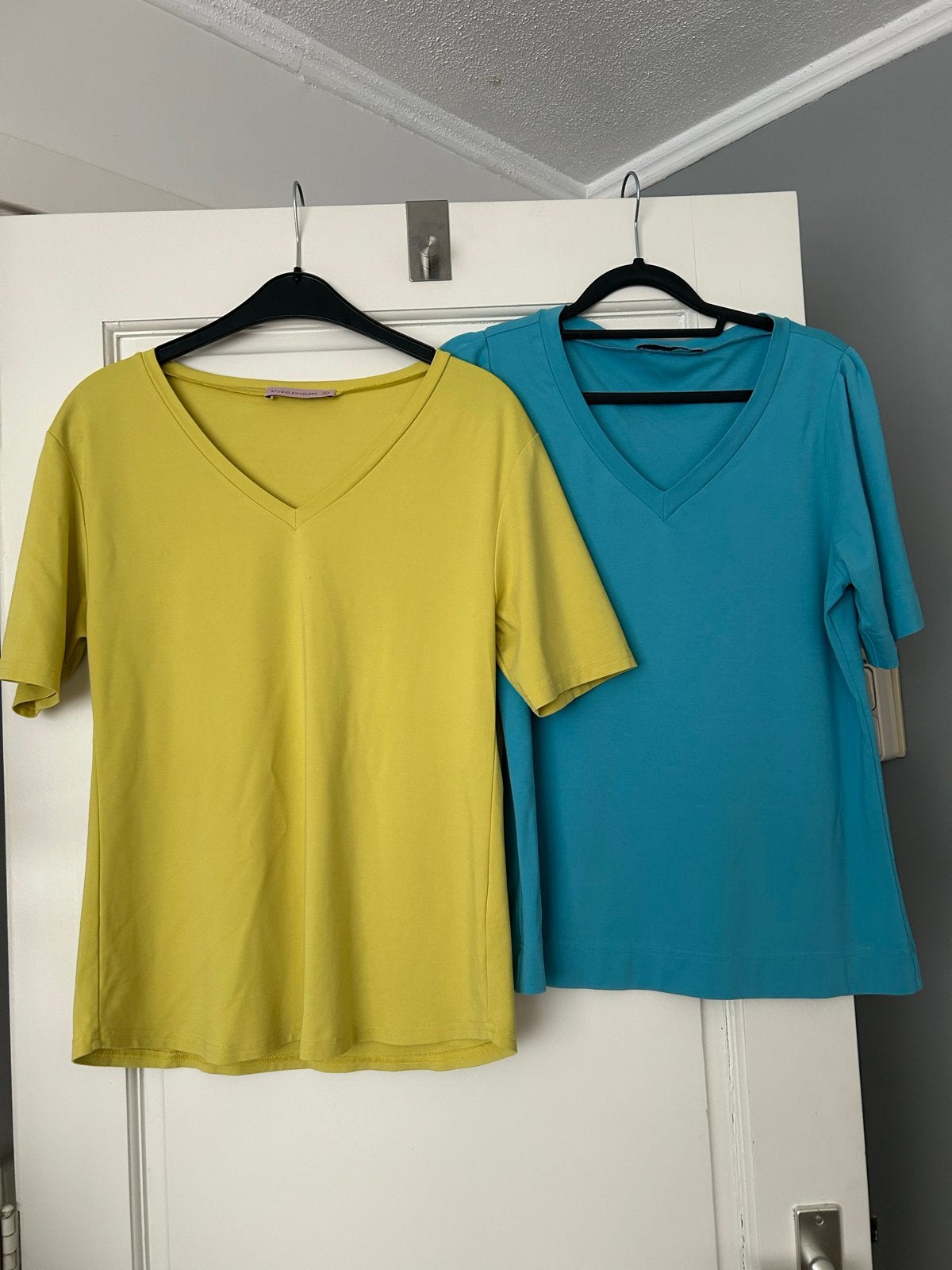 2x Studio Anneloes V-hals T-shirt - Maat M, Maat 38/40 (M), Geel, Ophalen of Verzenden, Zo goed als nieuw