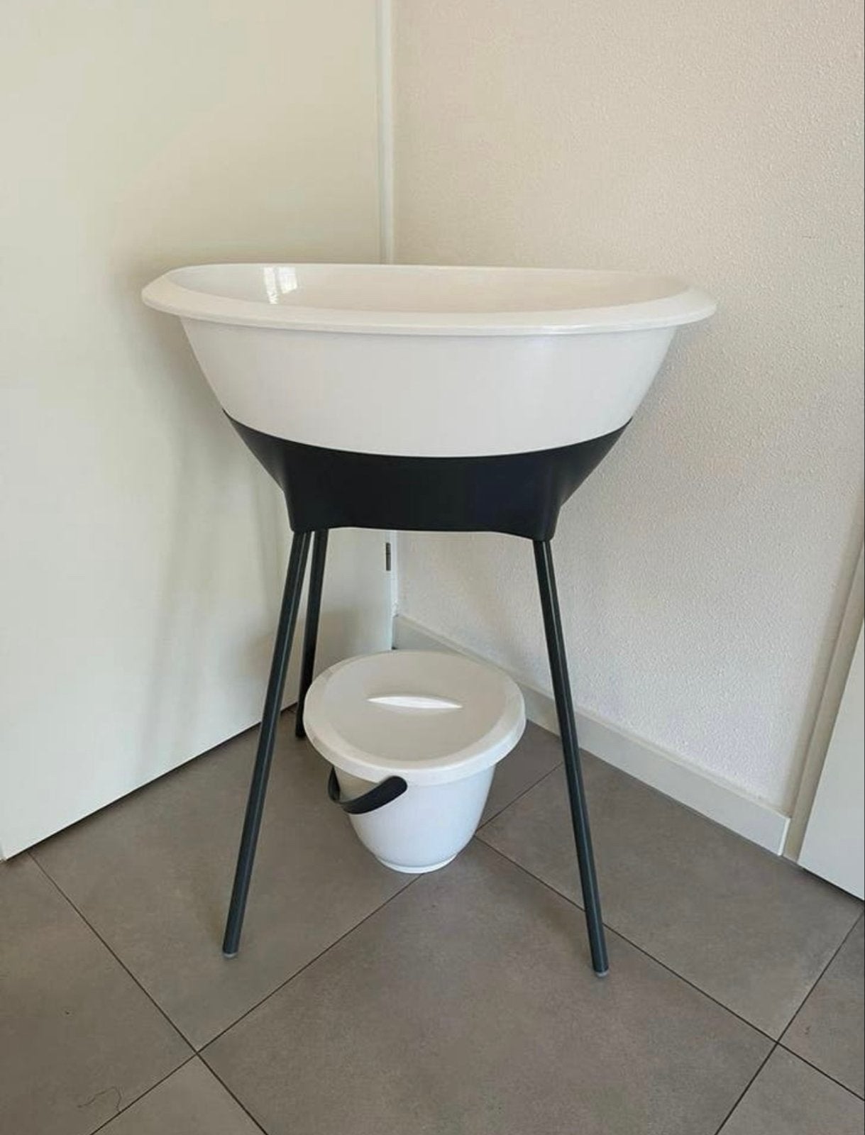 Luma badje met standaard en badzitje, Kinderen en Baby's, Badjes en Verzorging, Gebruikt, Ophalen of Verzenden, Badje, Bébé-jou