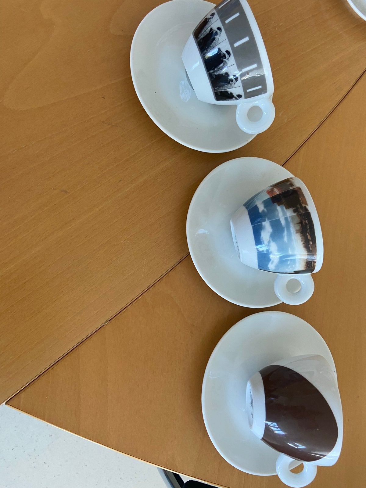 3 Illy Lungo kop en schotels art serie 2001, Ophalen of Verzenden, Zo goed als nieuw, Overige stijlen, Illy