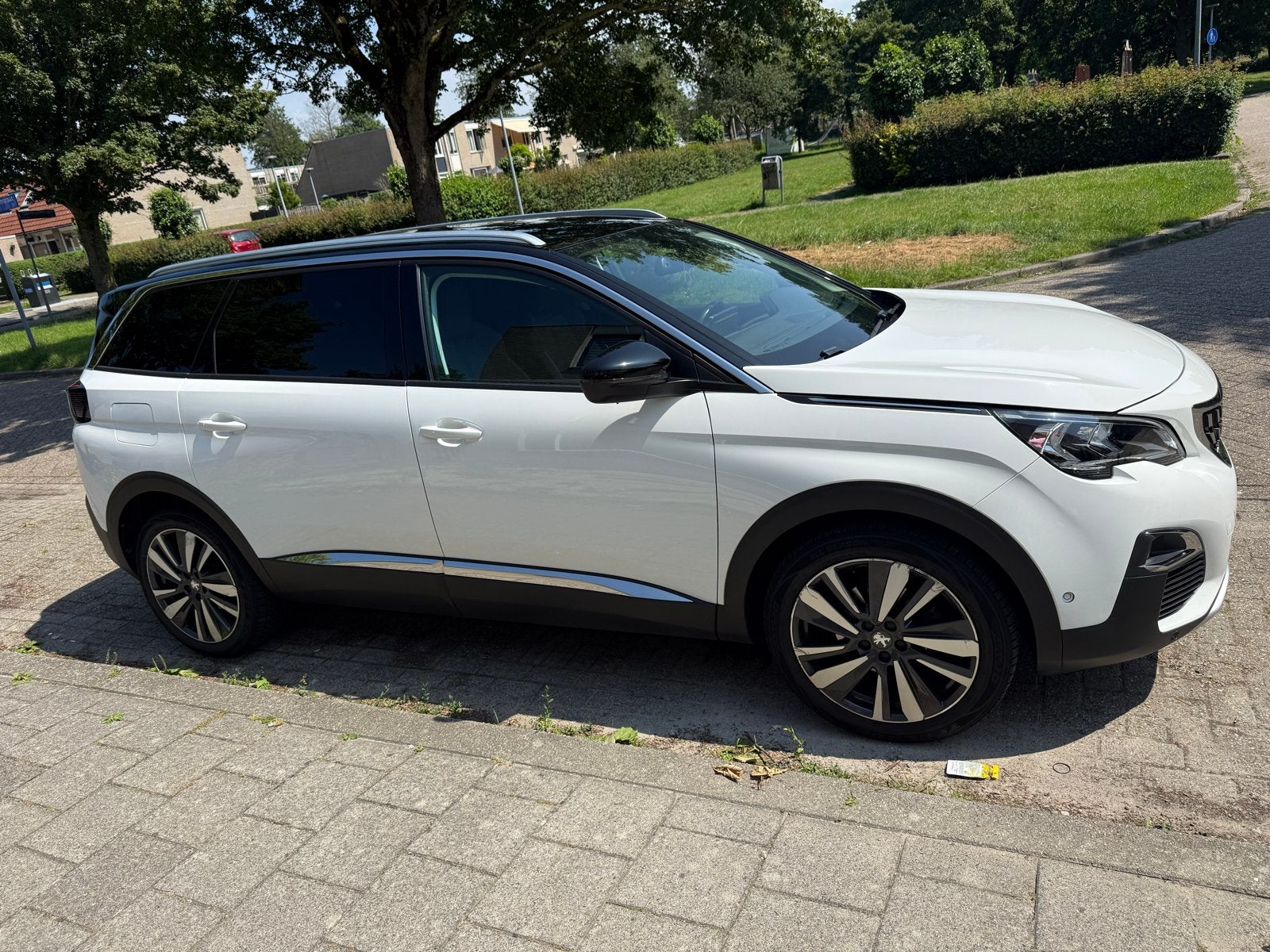 Peugeot 5008 1.2 Puretech 130pk S&S Eat8 2020 Wit, Auto's, Peugeot, 1199 cc, 7 stoelen, Wit, 75 €/maand