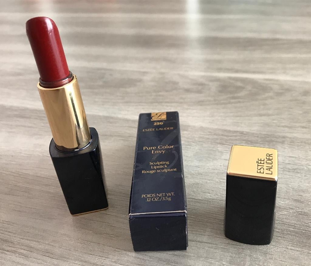 Estee Lauder Pure Color Envy Sculpting Lipstic Red Ego 250, Lippen, Nieuw, Ophalen of Verzenden, Make-up