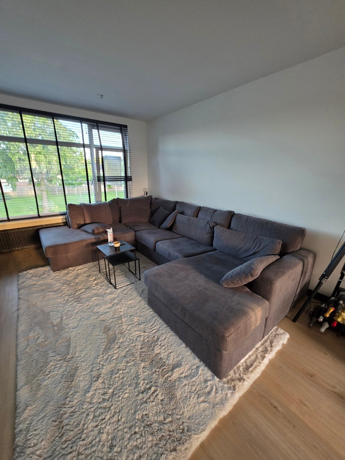 Grote grijze hoekbank met chaise longue, Huis en Inrichting, Banken | Bankstellen, Ophalen, 100 tot 125 cm, Hoekbank, 300 cm of meer