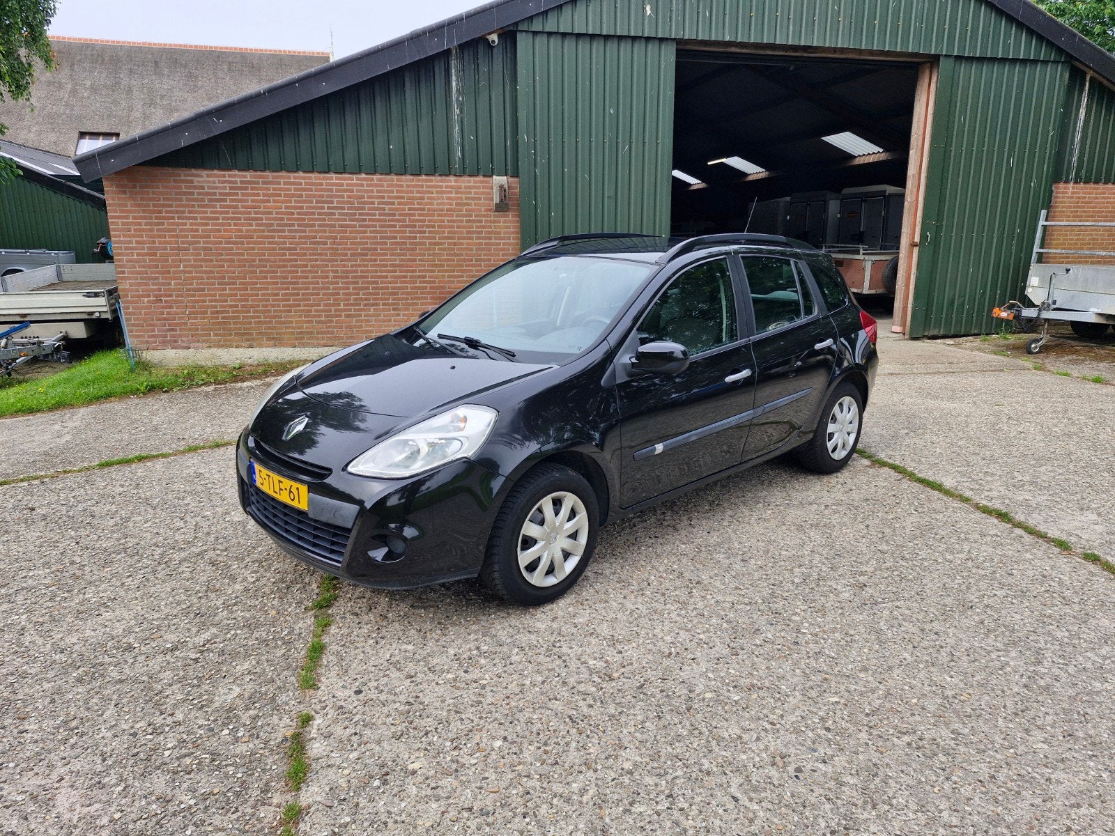 Renault Clio 1.2 16V 55KW Estate 2010 Zwart, Auto's, Voorwielaandrijving, 535 kg, 74 pk, 4 cilinders