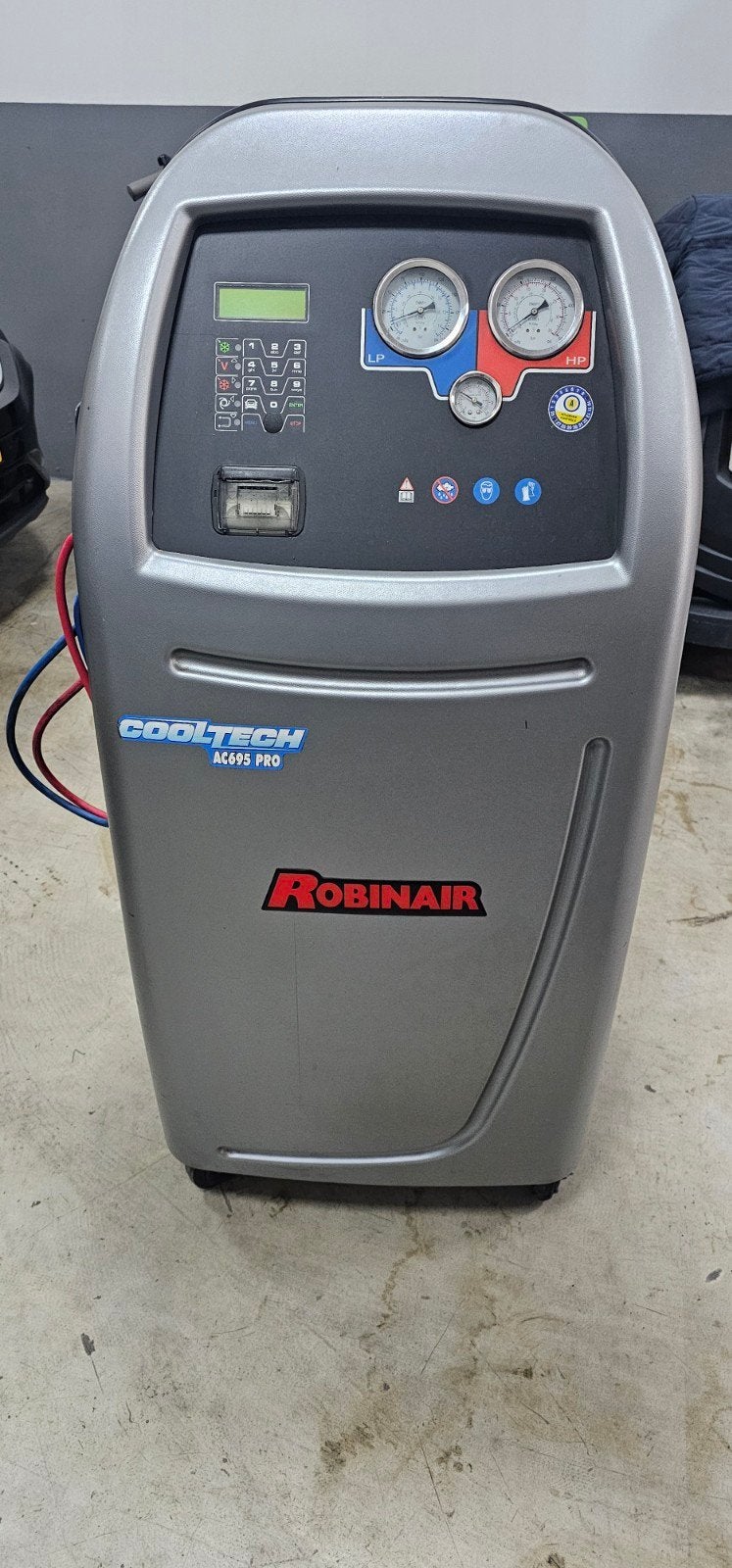 Robinair AC695 PRO Airco Serviceapparaat voll Automatik 2014, Auto diversen, Ophalen, Robinair, Info.at@bosch.com, Bosch Automotive Service Solutions GmbH, Stuttgarter Str. 45, 70771 Leinfelden-Echterdingen, Duitsland