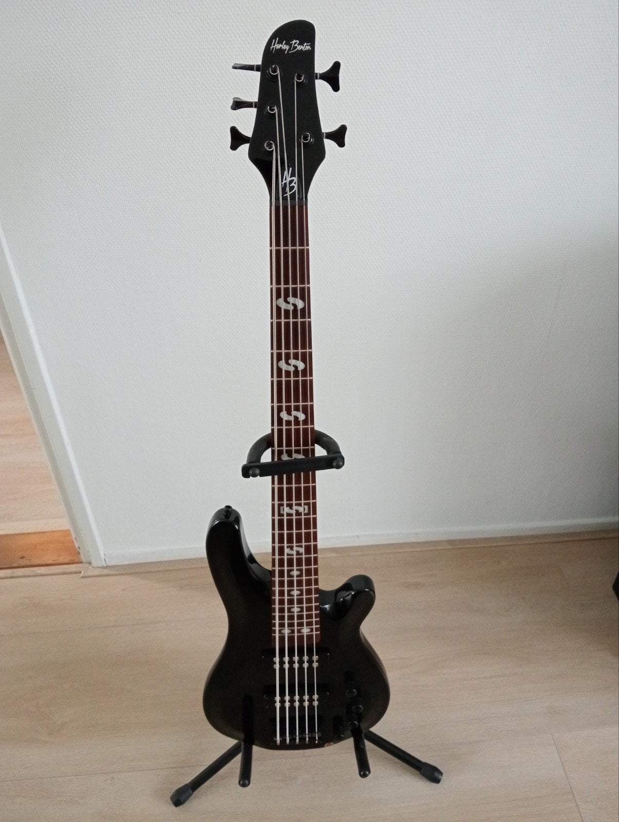 Harley Benton B-550 Black Progressive Series, Ophalen of Verzenden, Zo goed als nieuw, Elektrisch, 5-snarig