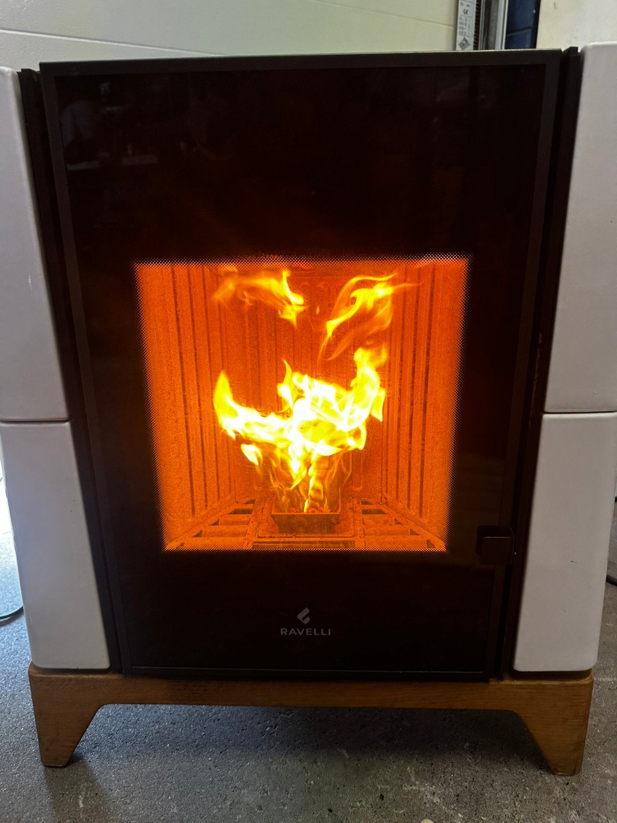 Pelletkachel van het topmerk Ravelli, Ophalen, Zo goed als nieuw, Hout, Pelletkachel