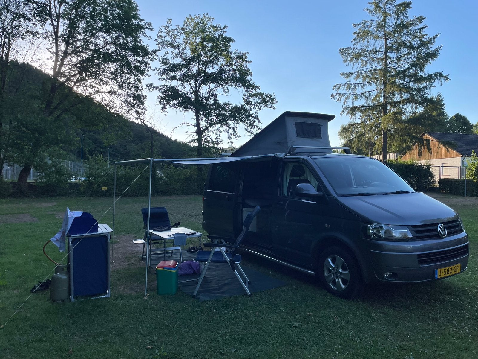 VW transporter T5 camperbus, Buscamper of Camperbus, Particulier, 4 tot 5 meter, Koelkast