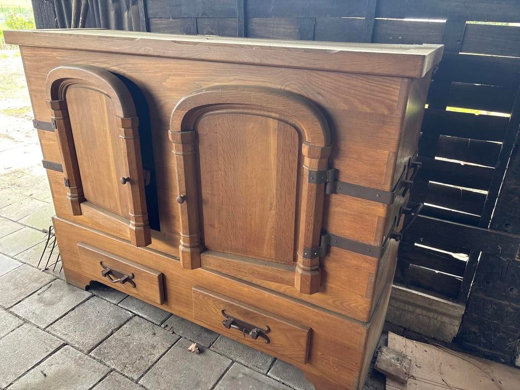 Massief eiken dressoir, handgemaakt, 40 jaar oud, Ophalen